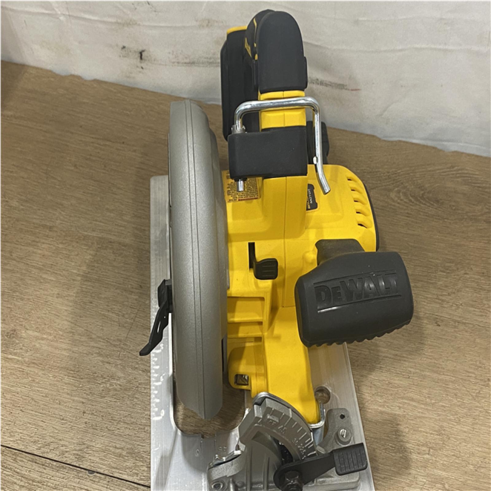 AS-IS DEWALT 20-Volt MAX 7-1/4 in. Cordless Circular Saw (Tool Only)