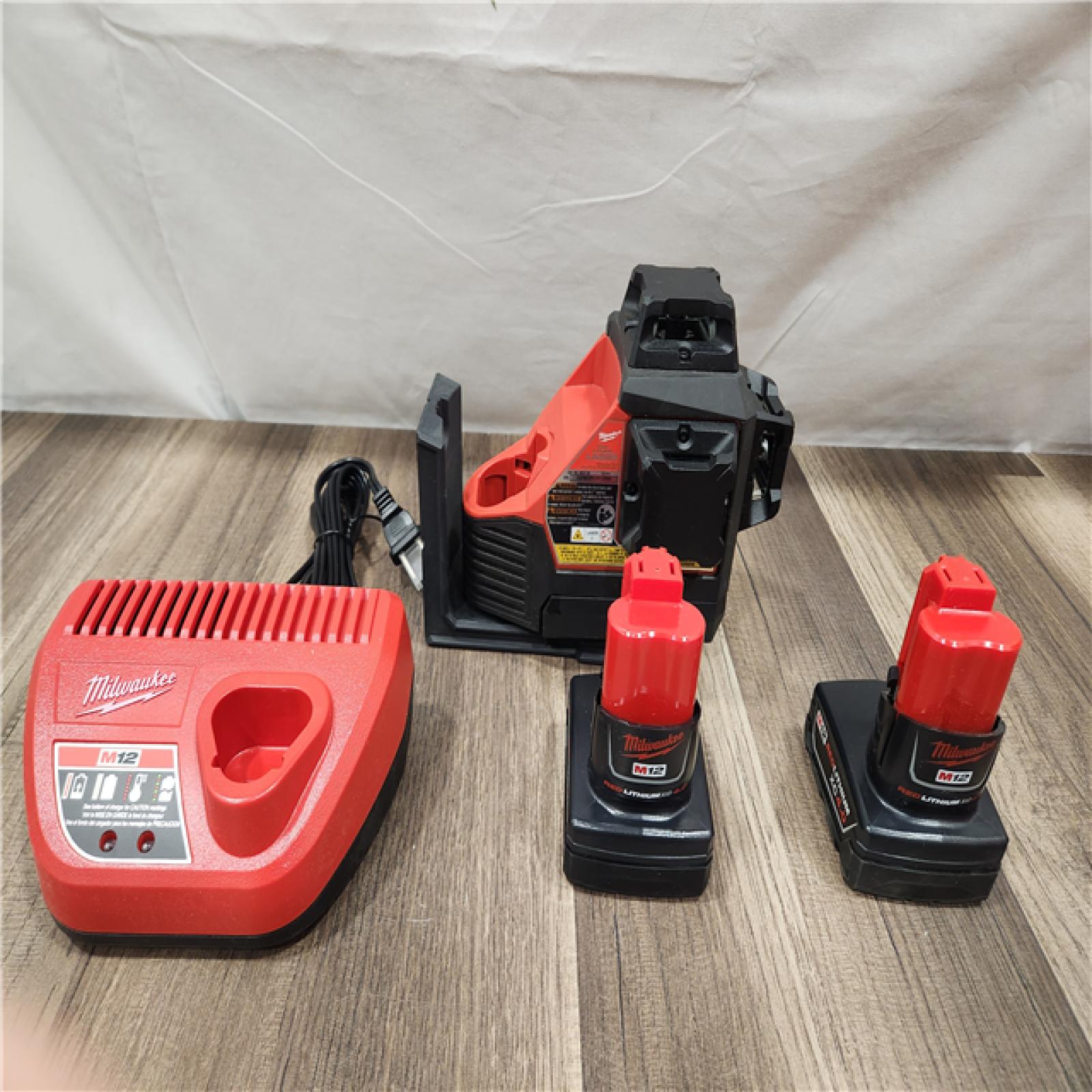 AS-IS- Milwaukee -M12 Green Beam Laser 360° 3-Plane Kit