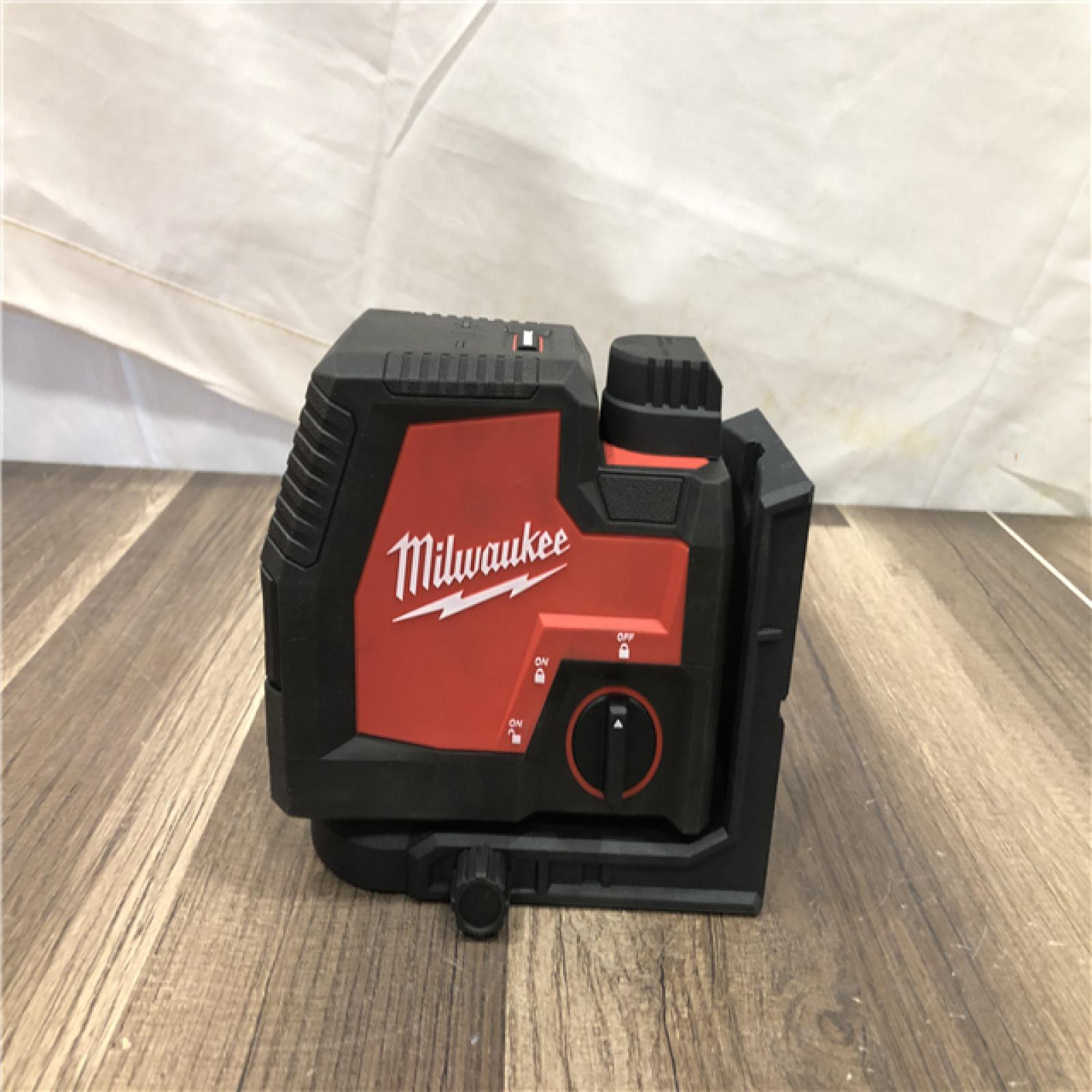 AS-IS Milwaukee 100 ft. REDLITHIUM Lithium-Ion USB Green Rechargeable Cross Line Laser Level with Charger