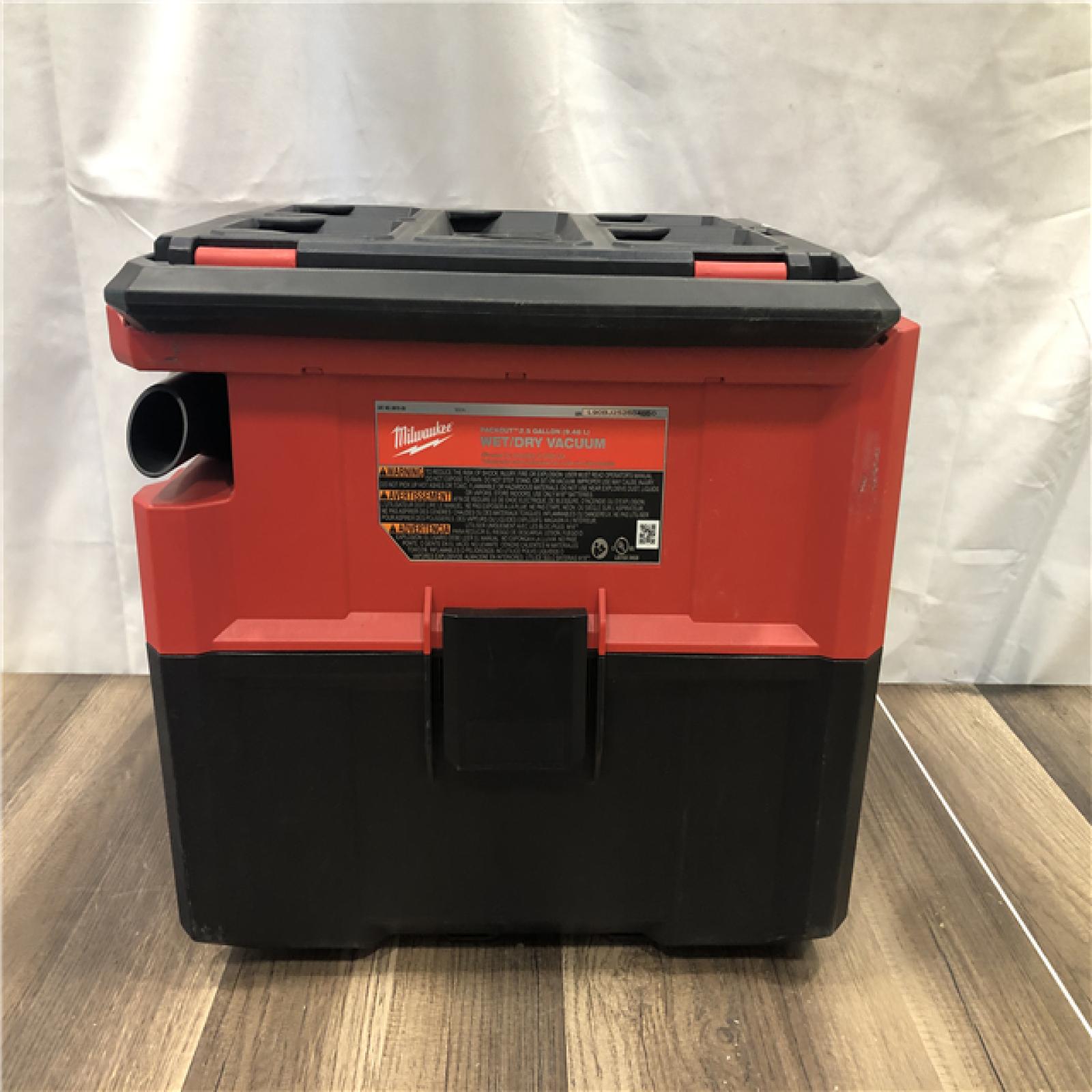 AS-IS Milwaukee  FUEL PACKOUT 18-Volt Lithium-Ion Cordless 2.5 Gal. Wet/Dry Vacuum (Vacuum-Only)