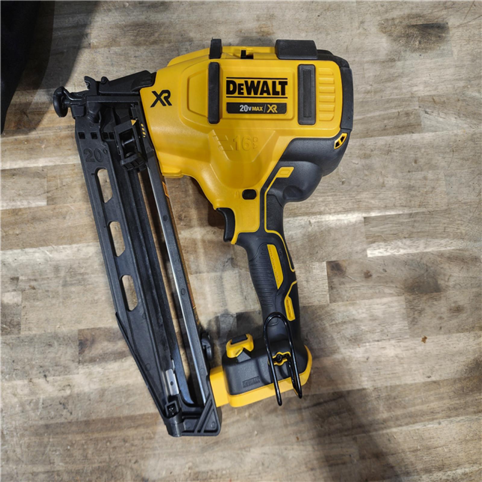 HOUSTON LOCATION - AS-IS DeWalt 20V 16 Gauge Cordless Angled Finish Nailer Kit W/ 2Ah Battery