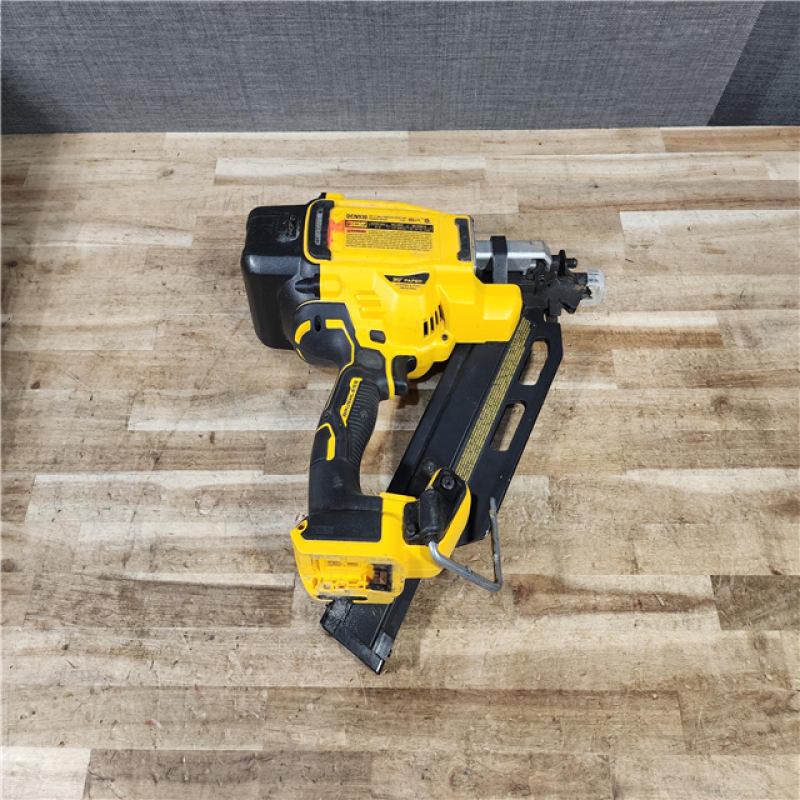 HOUSTON LOCATION - AS - IS DEWALT 20V 30 Degree Cordless Framing Nailer (Tool-Only)