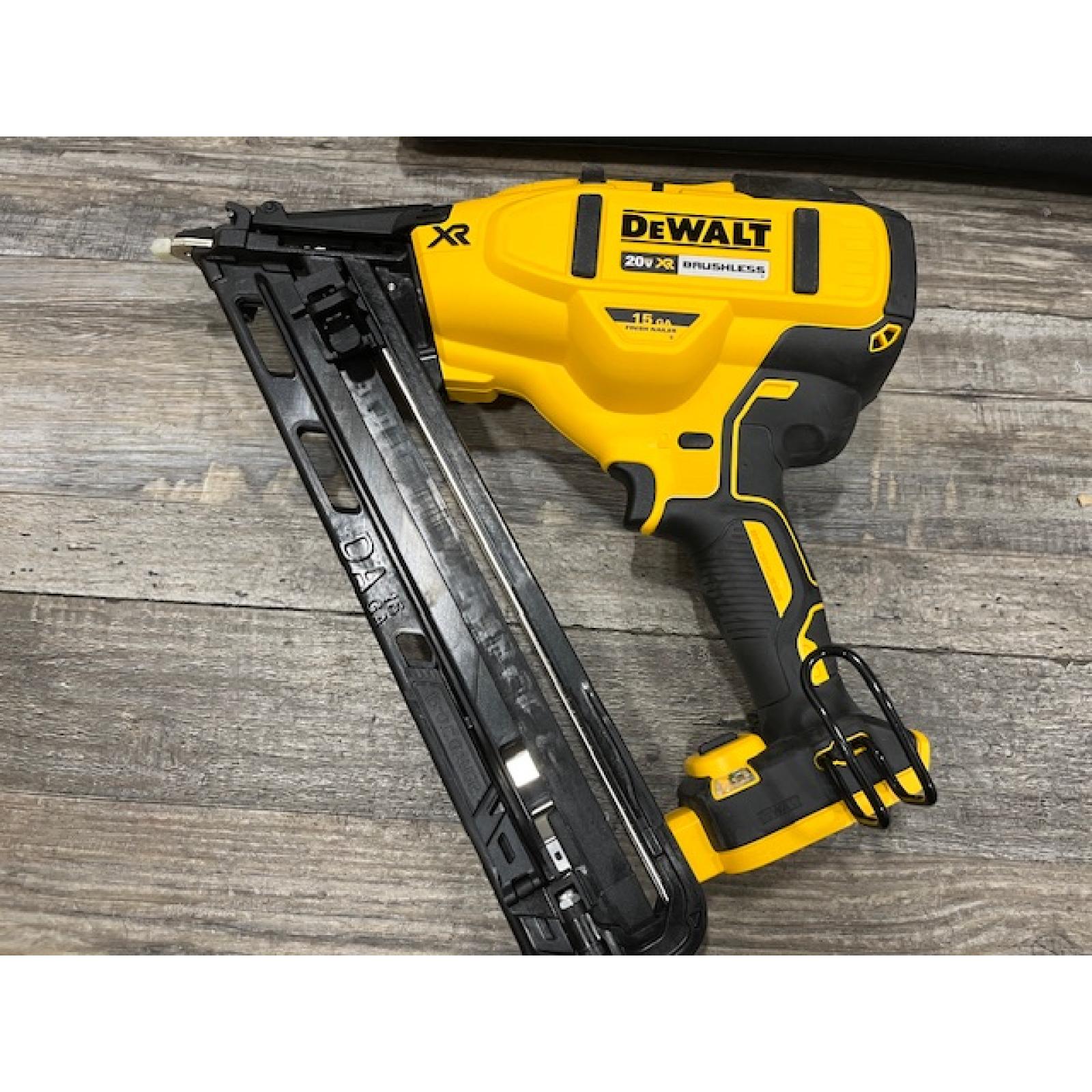 AS-IS DEWALT 20V MAX XR Lithium-Ion Cordless 2-1/2 in. 15-Gauge Finish Nailer Kit