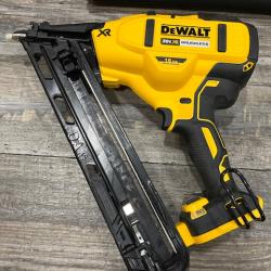AS-IS DEWALT 20V MAX XR Lithium-Ion Cordless 2-1/2 in. 15-Gauge Finish Nailer Kit