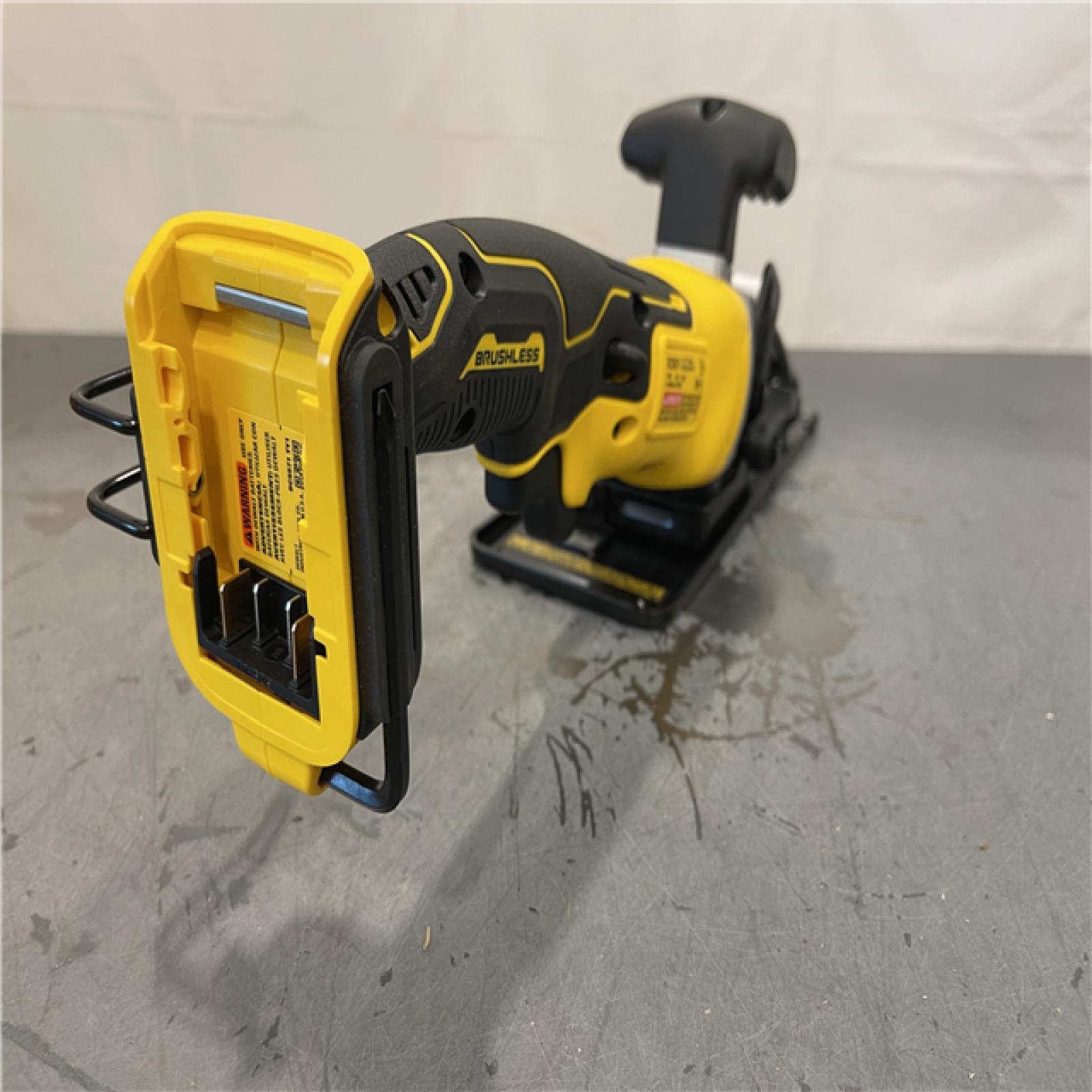 AS-IS - DeWalt ATOMIC 20V MAX Cordless Brushless 4-1/2 in. Circular Saw