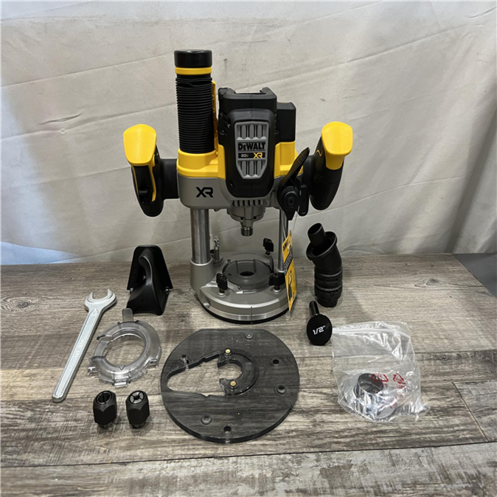 AS-IS DEWALT 20V MAX XR 2-1/4 Peak HP Brushless Cordless Plunge Router (Tool Only)