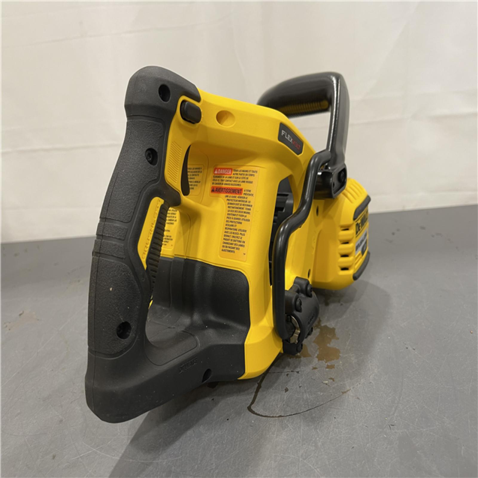 AS-IS - DEWALT FLEXVOLT 60V MAX Cordless Brushless 7-1/4 in. Wormdrive Style Circular Saw