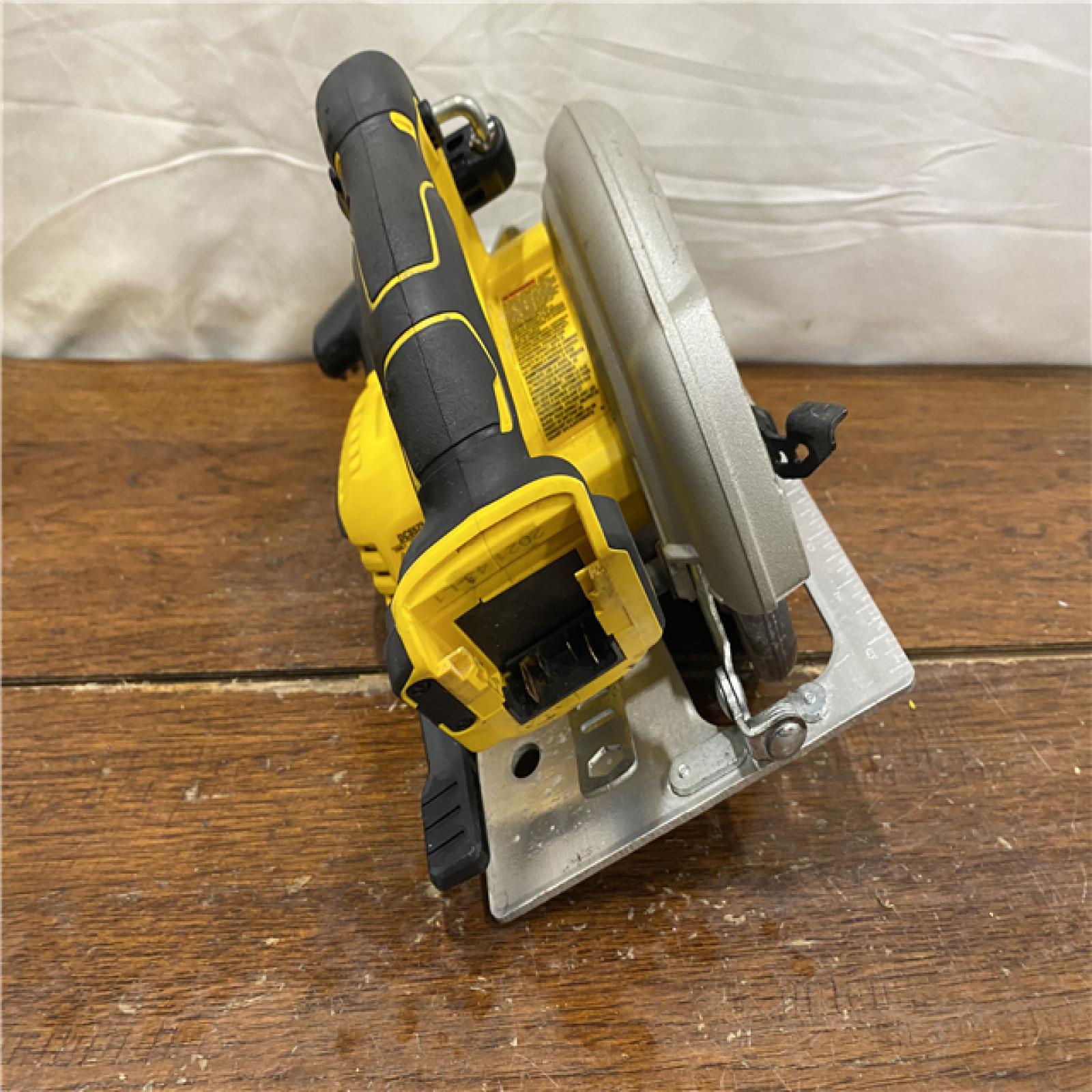 AS-IS DEWALT 20-Volt MAX 7-1/4 in. Cordless Circular Saw (Tool Only)