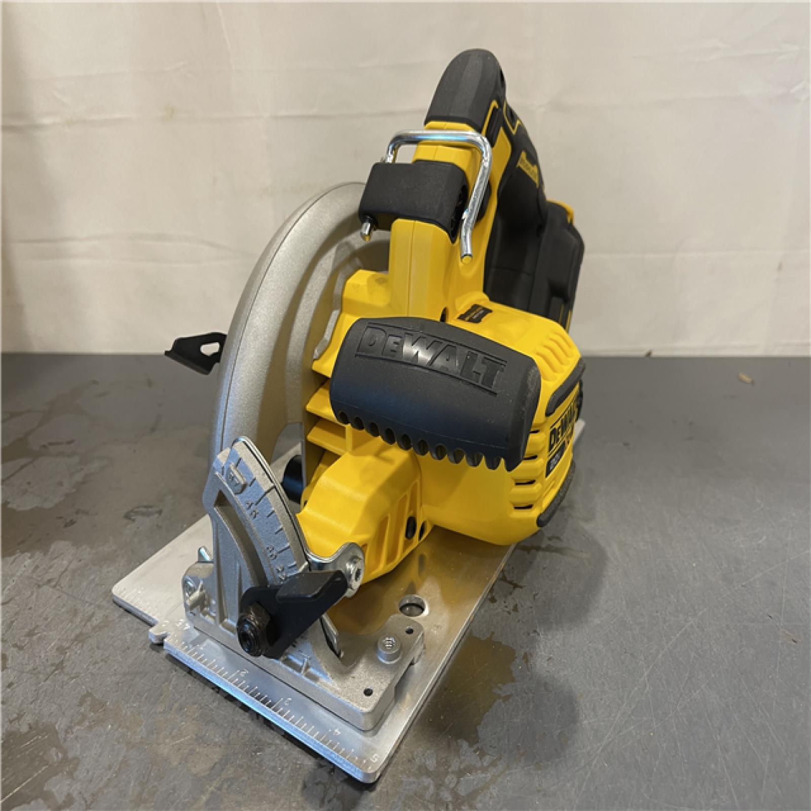 AS-IS -DEWALT 20-Volt MAX 7-1/4 in. Cordless Circular Saw