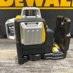 AS-IS DEWALT 12V MAX Lithium-Ion 100 ft. Green Self-Leveling 3-Beam 360 Degree Laser Level Kit
