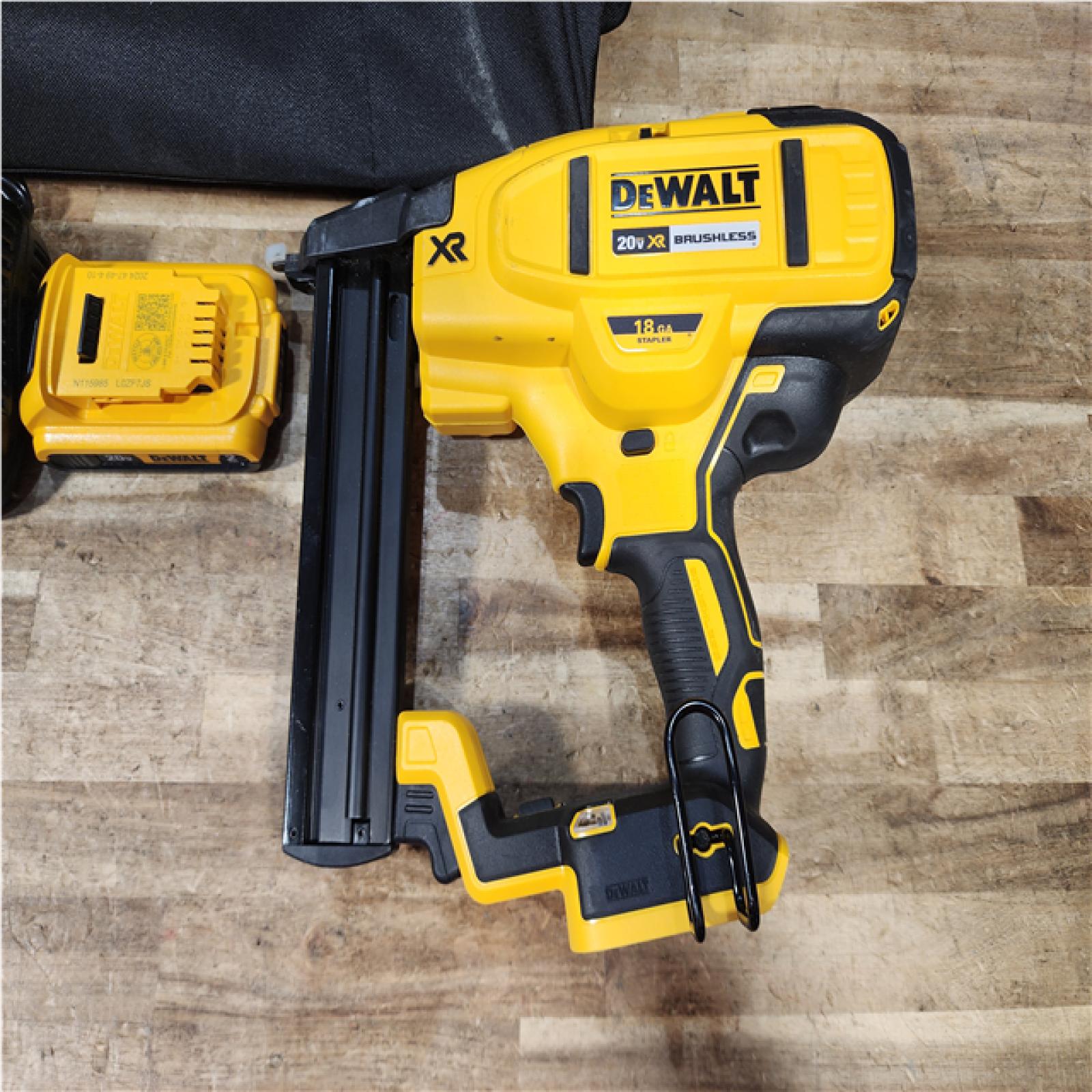 HOUSTON LOCATION - AS - IS DEWALT 20V MAX XR Lithium-Ion Cordless 18-Gauge Narrow Crown Stapler Kit