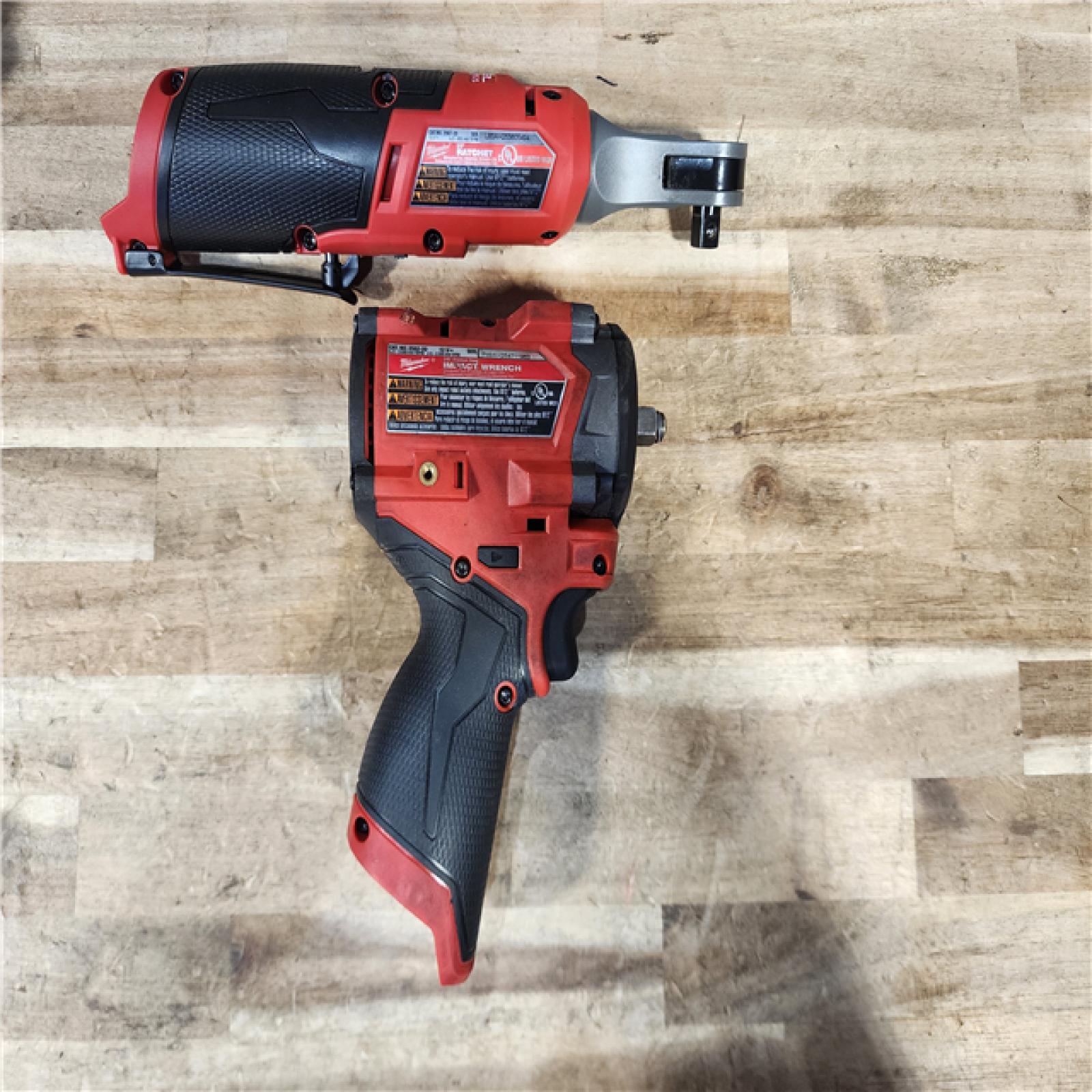 HOUSTON LOCATION - AS-IS MILWAUKEE 2 TOOL COMBO KIT W/ (2) BATTERY & CHARGER