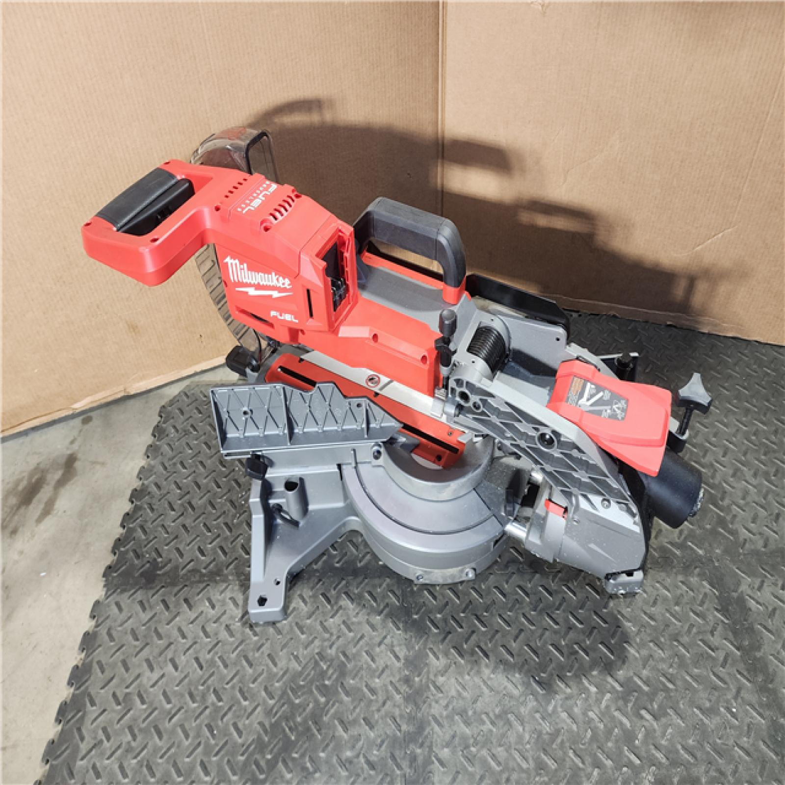 HOUSTON LOCATION - AS-IS M18 FUEL 18V 10 in. Lithium-Ion Brushless Cordless Dual Bevel Sliding Compound Miter Saw Kit with FORGE 8.0 BATTERY & CHARGER