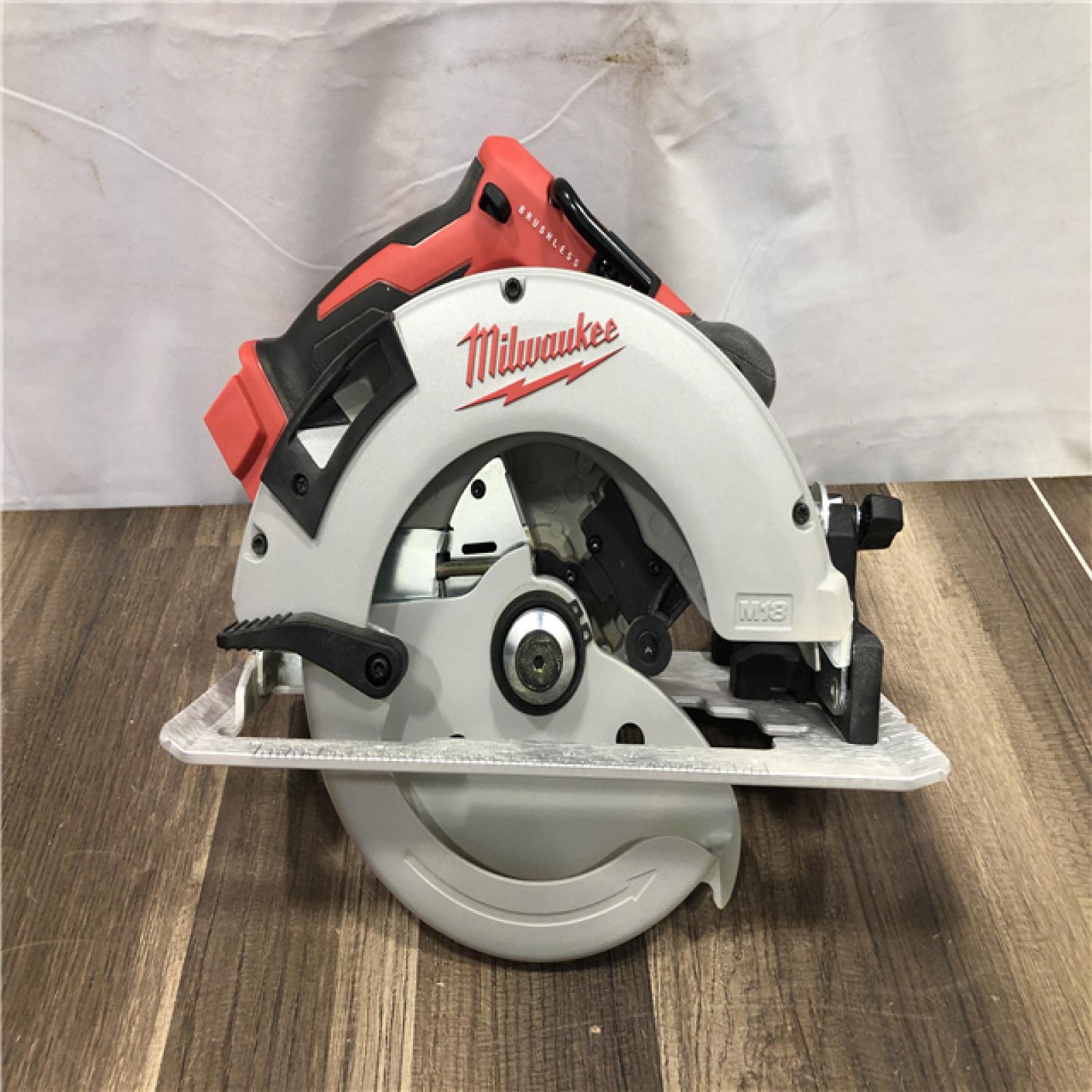 AS-IS Milwaukee  18V Lithium-Ion Brushless Cordless 7-1/4 in. Circular Saw (Tool-Only)
