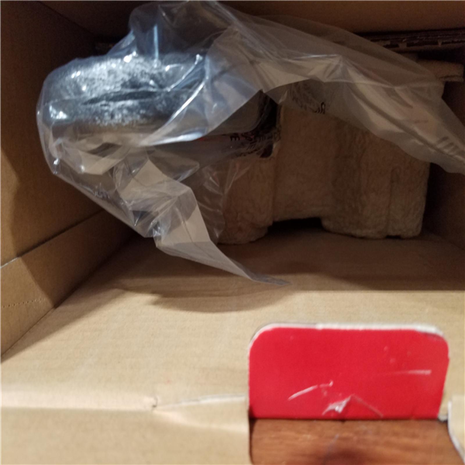 CALIFORNIA AS-IS MILWAUKEE M12 HATCHET 6PRUNING SAW (TOOL ONLY)