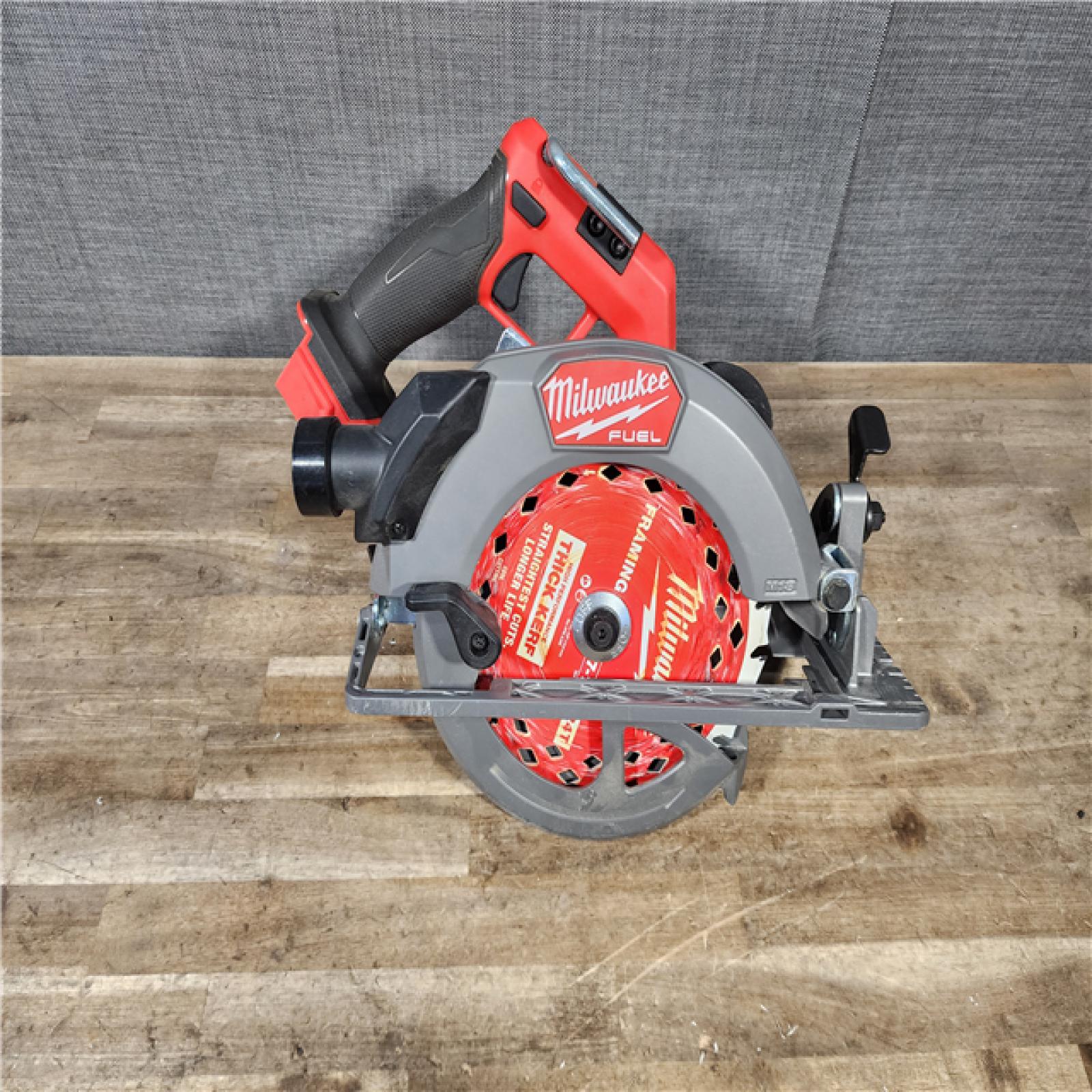 HOUSTON LOCATION - AS-IS Milwaukee M18 FUEL 7-1/4 Inch Circular Saw (Bare Tool)