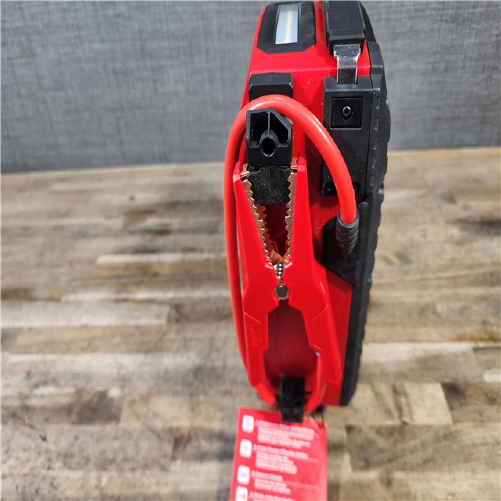 HOUSTON LOCATION - AS-IS Milwaukee M18 18V Lithium-Ion Cordless 2000 Peak Amp HOTSHOT Jump Starter (Tool-Only)