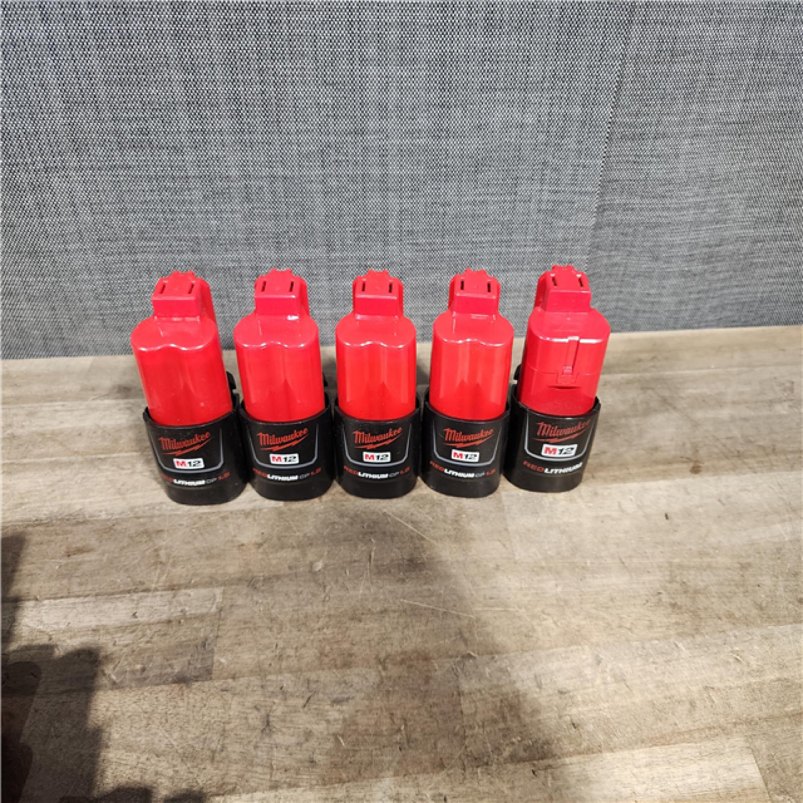 HOUSTON LOCATION - AS-IS MILWAUKEE BATTERY PACK QTY - 15