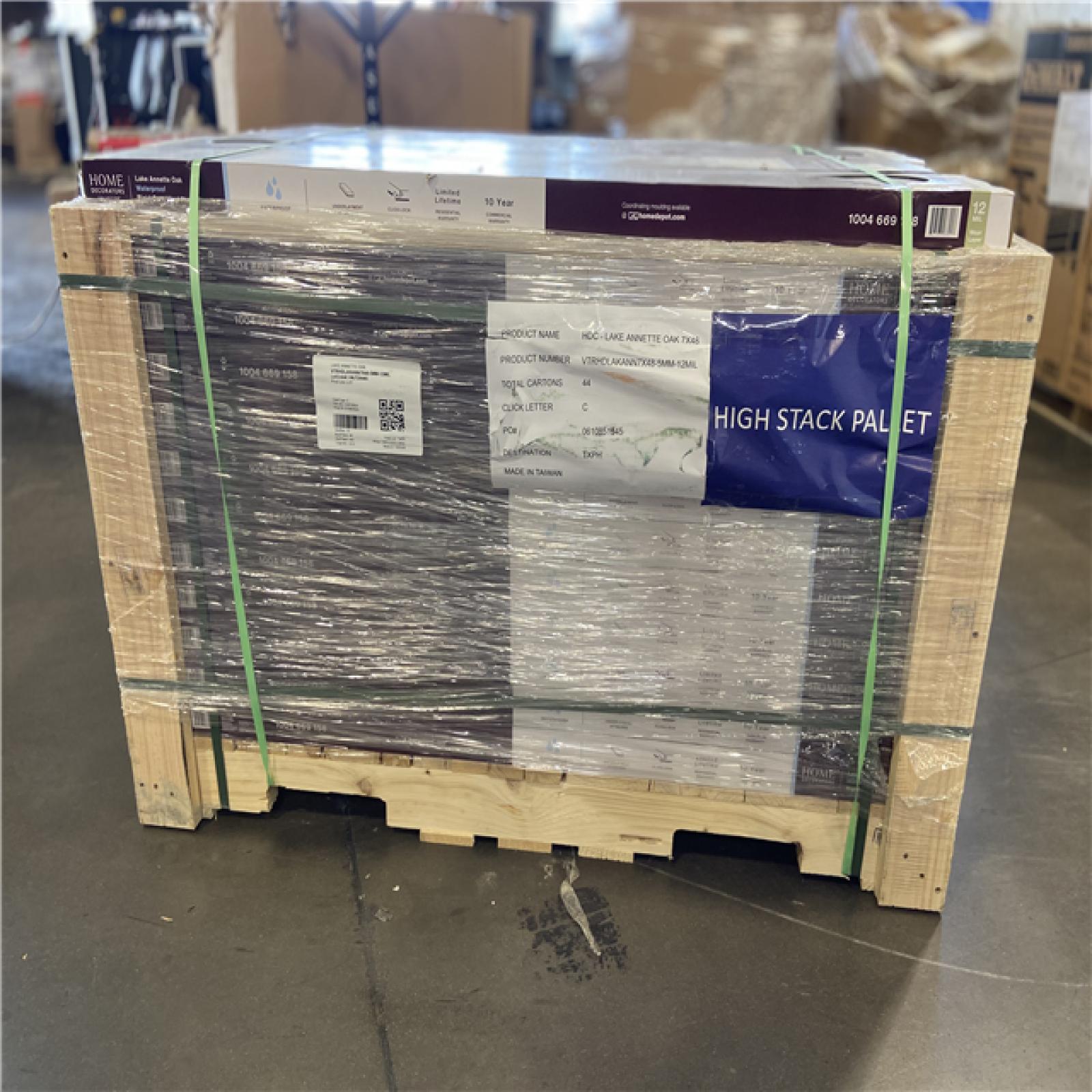 DALLAS LOCATION - Home Decorators Collection Lake Annette Oak 12 MIL x 7 in. W x 48 in. L Click Lock Waterproof Luxury Vinyl Plank Flooring (23.8 sq. ft. / case) 48 CASES