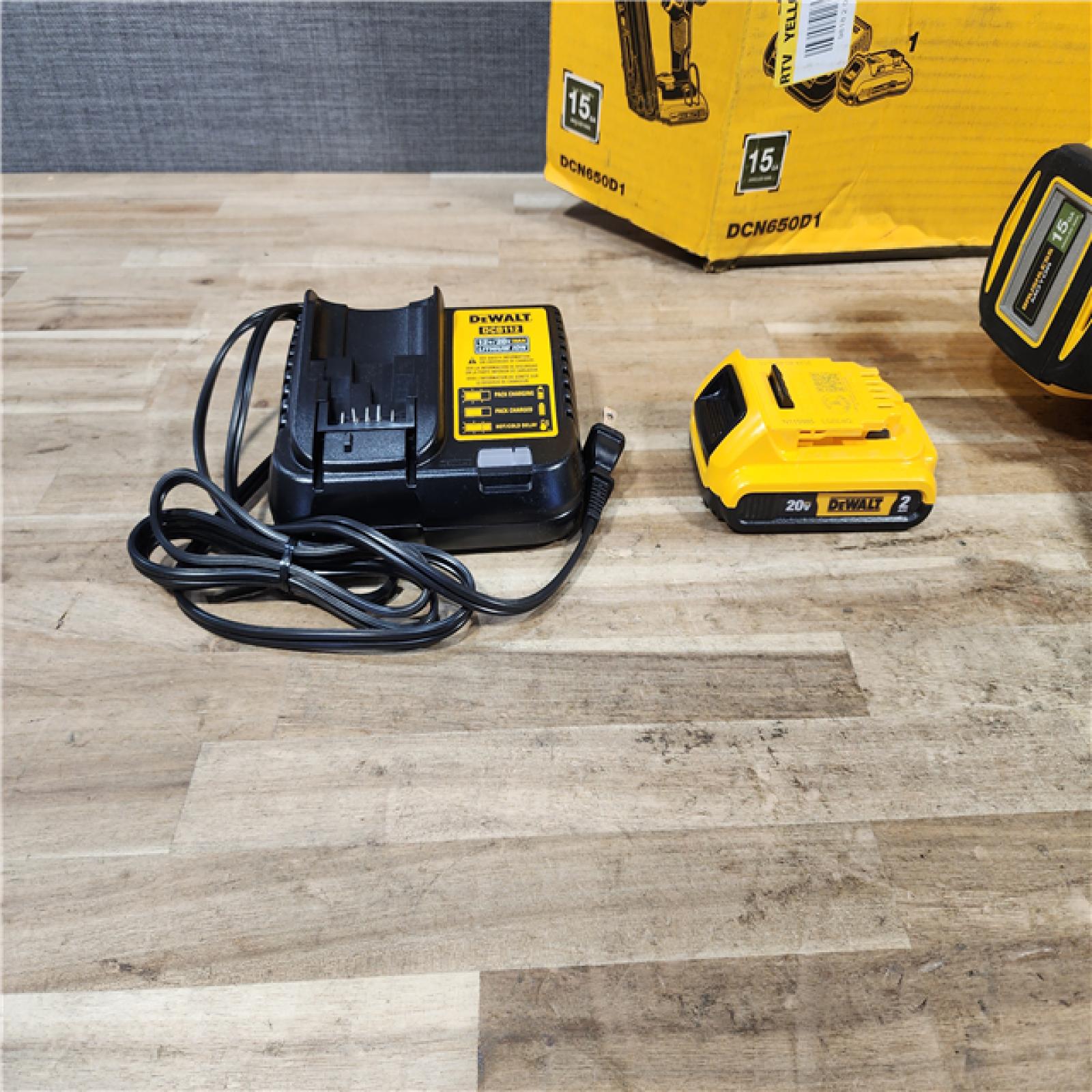 HOUSTON LOCATION - AS - IS DEWALT 20V MAX XR Lithium-Ion Cordless 2-1/2 in. 15-Gauge Finish Nailer Kit