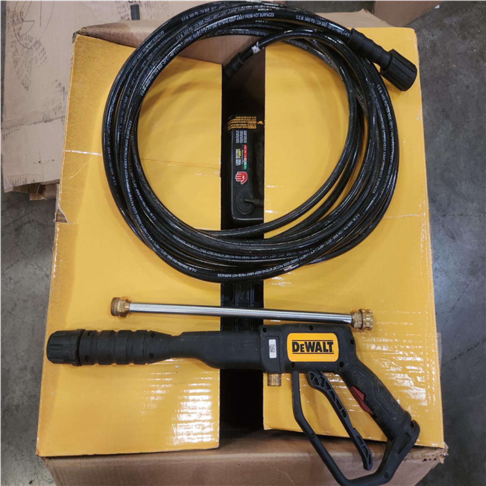 Phoenix LIKE NEW DEWALT 3400 PSI 2.5 GPM Gas Cold Water Pressure Washer with DeWalt 210 Engine