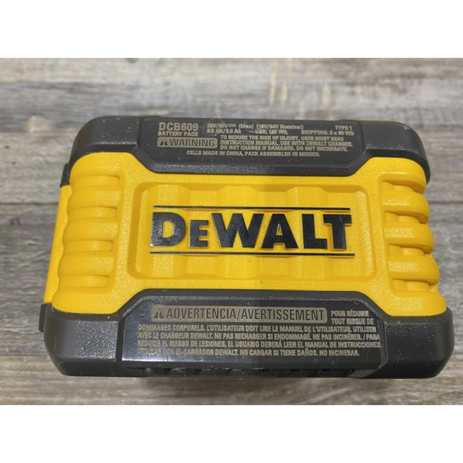 AS-IS DEWALT 20V/60V MAX FLEXVOLT Lithium-Ion 9.0Ah Battery and Charger Starter Kit