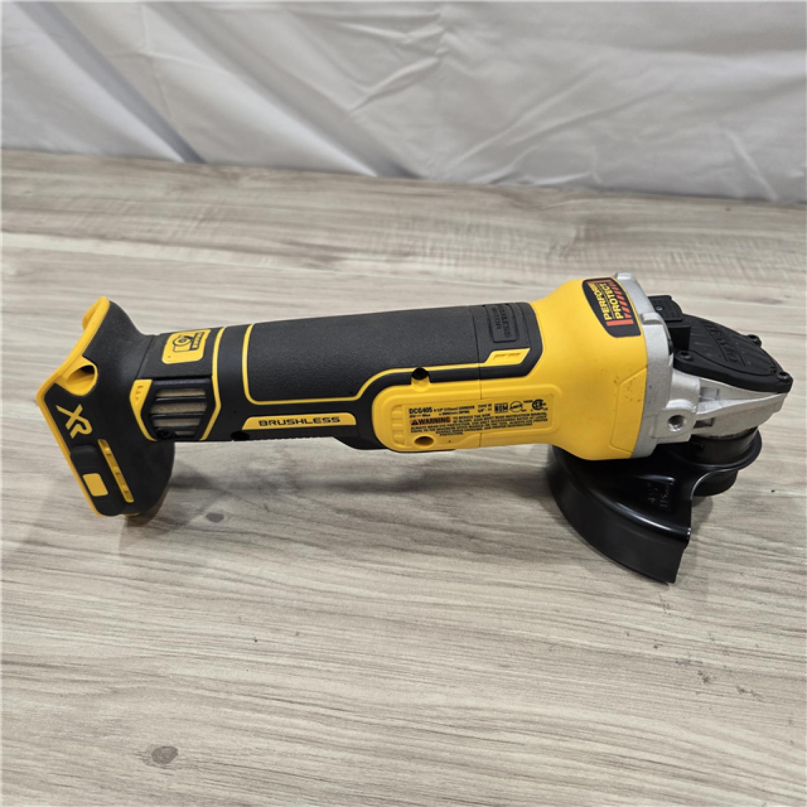 LIKE NEW! - DeWalt DCG405B 20V Max XR Small Angle Grinder (Tool Only)