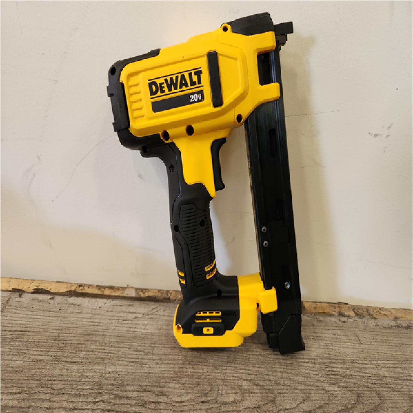 Phoenix Location DEWALT 20V MAX Lithium-Ion Cordless Cable Stapler (Tool Only)