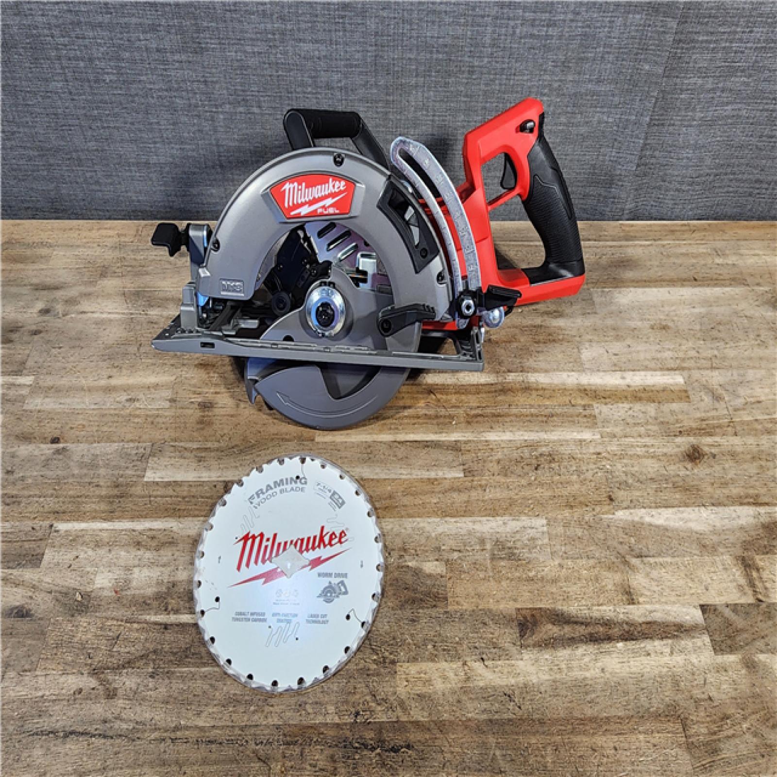 HOUSTON LOCATION - AS-IS (APPEARS LIKE NEW) Milwaukee 2830-20 Rear Handle Circular Saw M18 FUEL 7-1/4 Cordless Brushless Tool Only