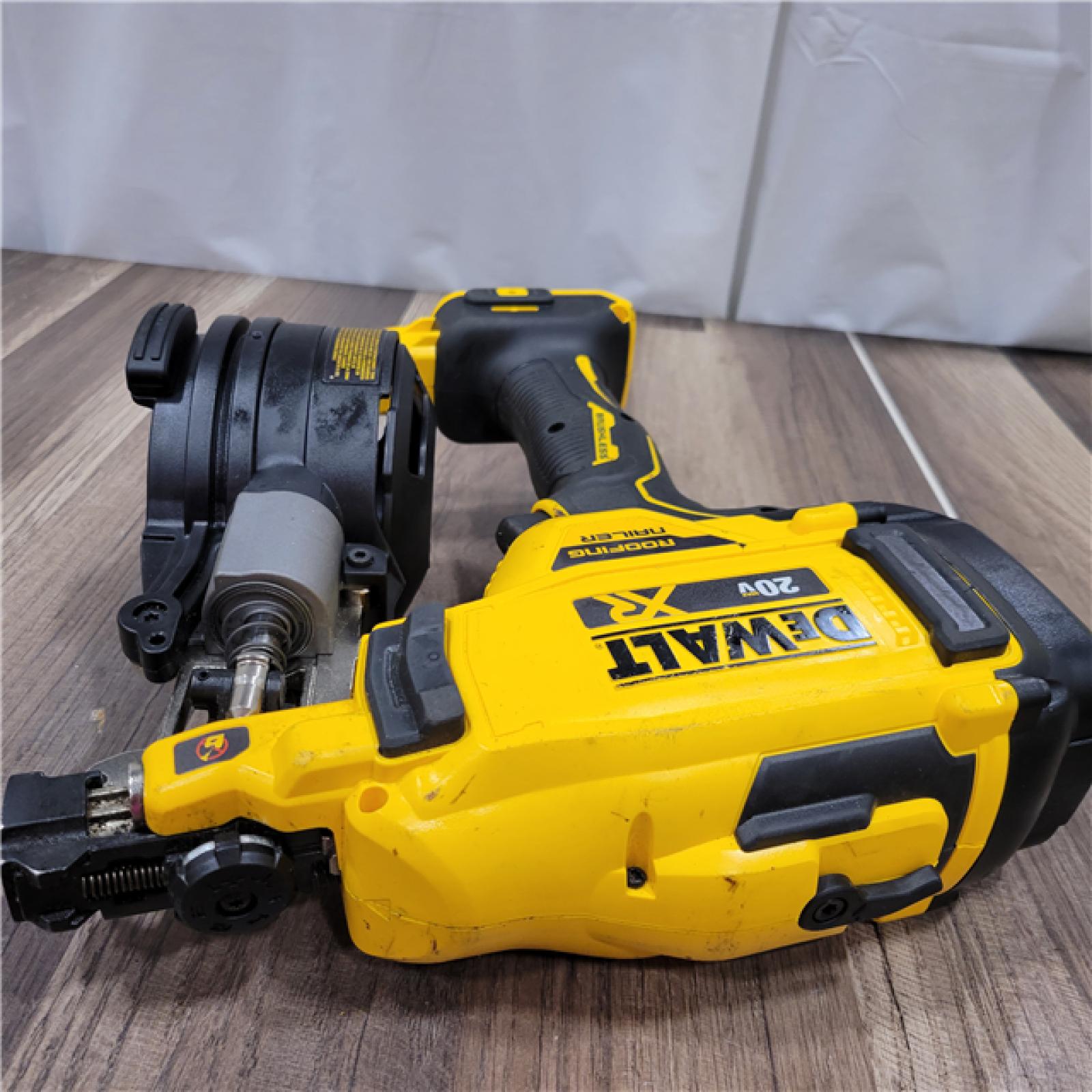 AS-IS DEWALT 2007898 Roofing Nailer Cordless