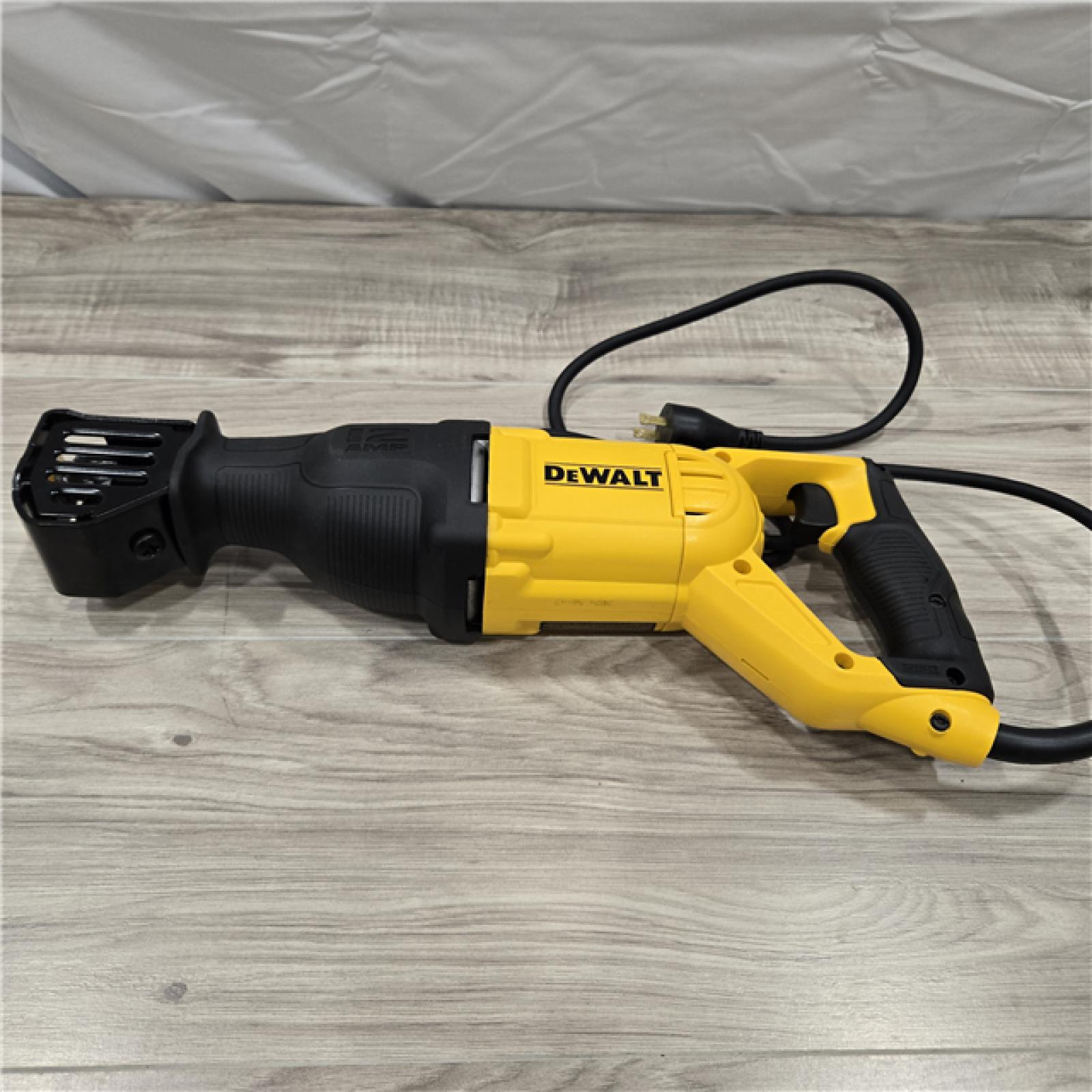 LIKE NEW! - DEWALT DWE305 12 Amp Corded Reciprocating Saw