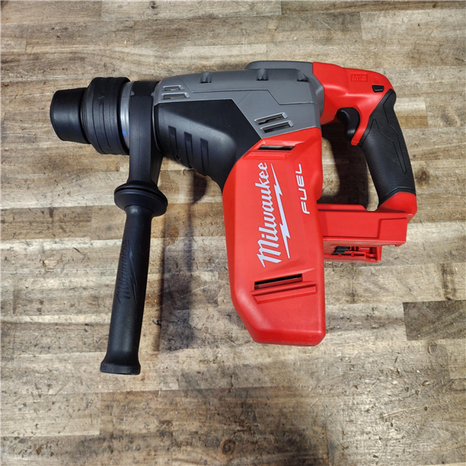 HOUSTON LOCATION - AS-IS Milwaukee FUEL 18V Lithium-Ion Brushless Cordless 1-9/16 in. (Tool-Only)