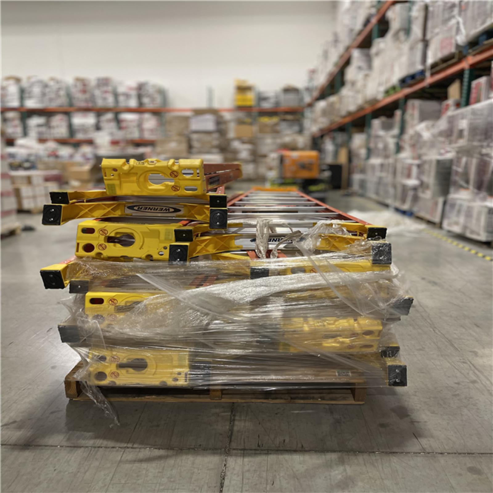 DALLAS LOCATION - WERNER MIXED LADDER PALLET