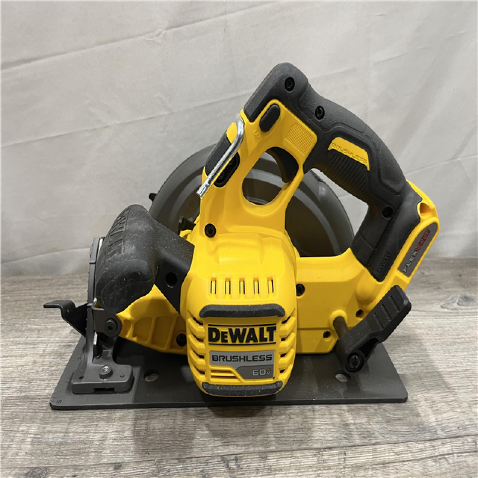 AS-IS DEWALT FLEXVOLT 60V MAX Cordless Brushless 7-1/4 in. Circular Saw with Brake (Tool Only)