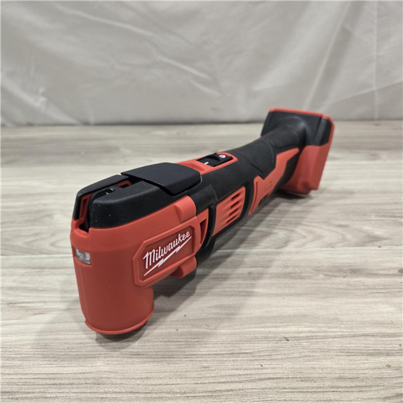 AS-IS Milwaukee 2626-21 M18 18V Cordless Oscillating Multi-Tool Kit