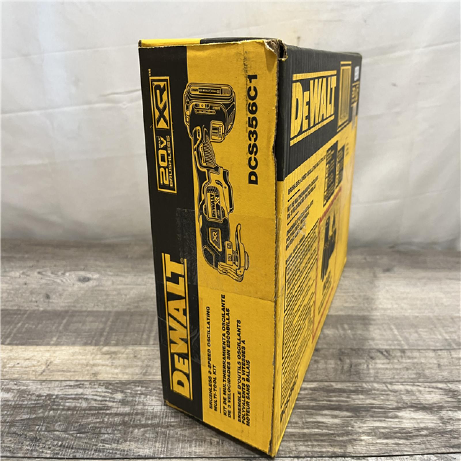 NEW - DEWALT 20V MAX XR Cordless Brushless 3-Speed Oscillating Multi Tool Kit