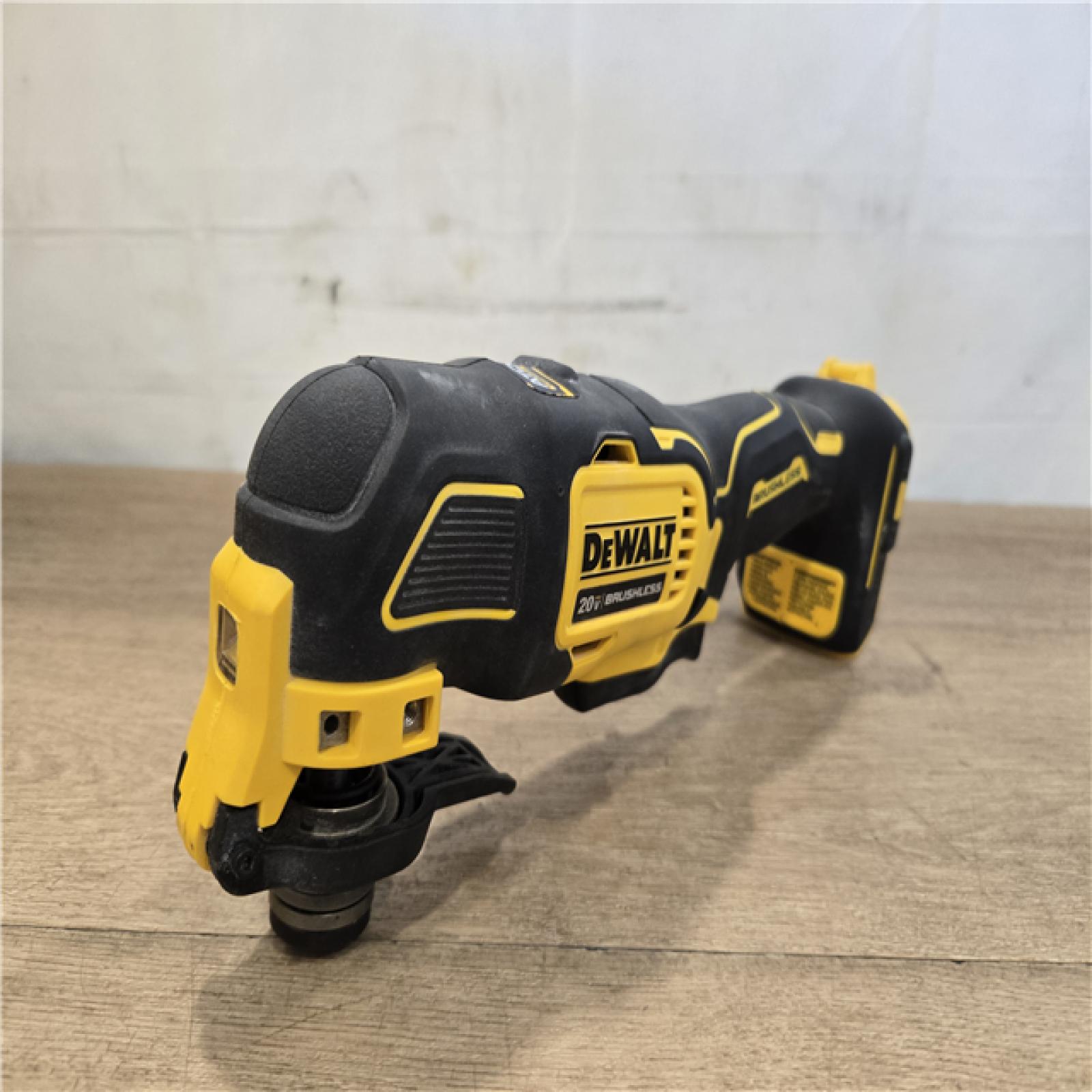 AS-IS DEWALT ATOMIC 20V MAX* Cordless Oscillating Multi Tool (Tool-Only)