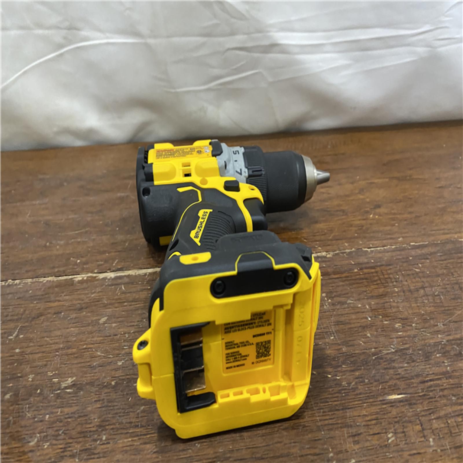 AS-IS DEWALT 20V MAX XR Brushless Cordless 1/2 Drill/Driver Kit