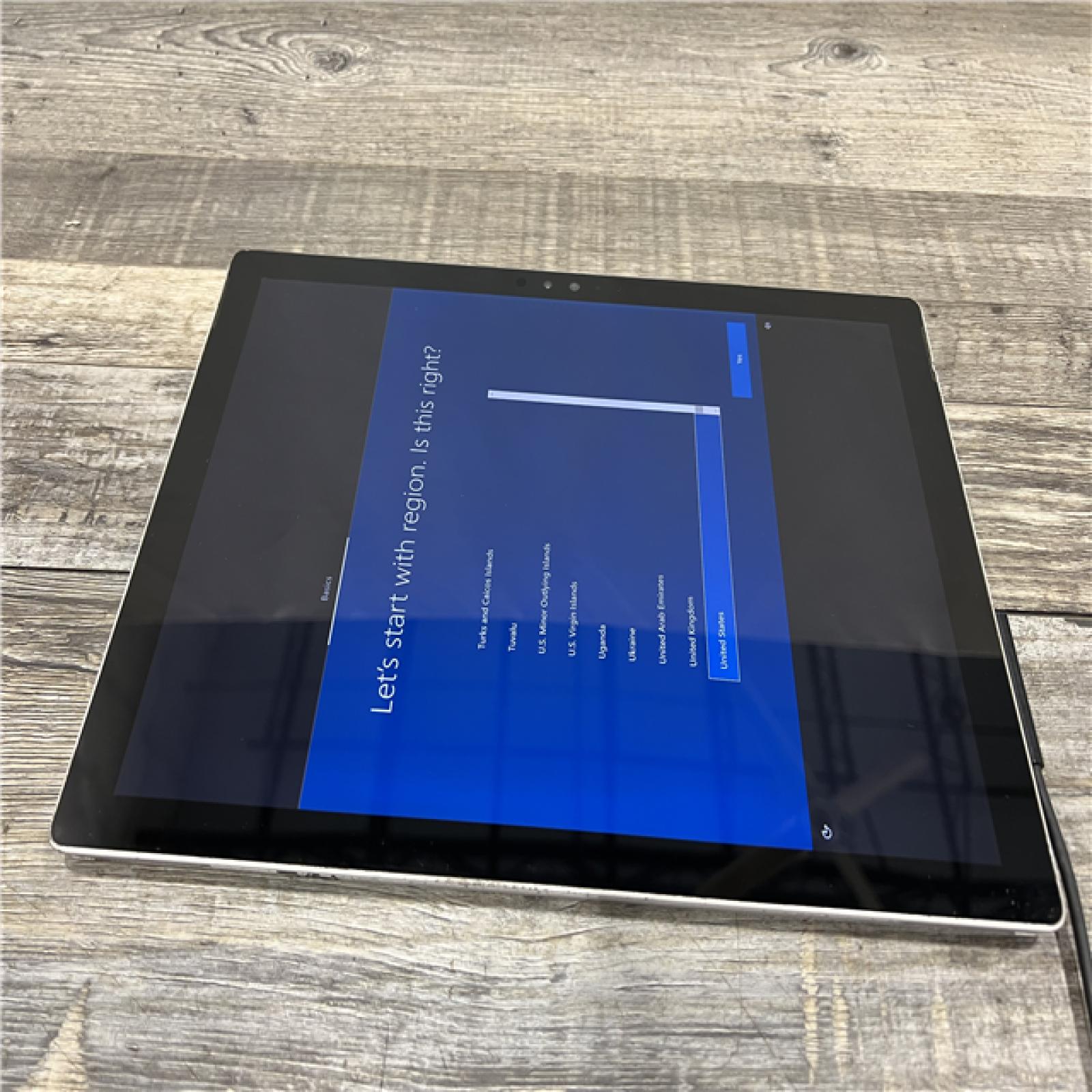 AS-IS Microsoft Surface Pro 4 12.3 Tablet 16GB / 256GB Intel Core i7 Windows 10 Pro
