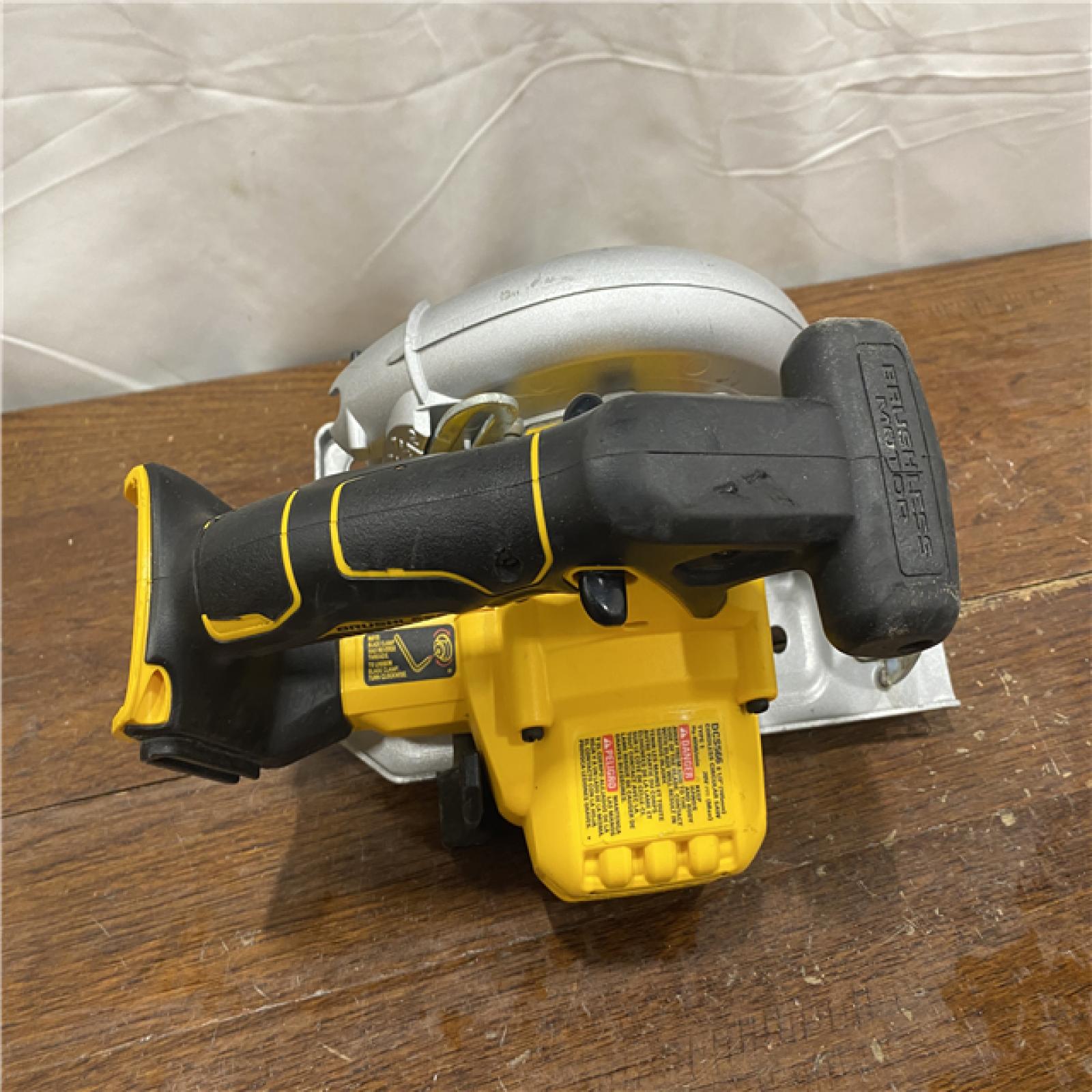AS-IS DEWALT 20-Volt MAX 7-1/4 in. Cordless Circular Saw (Tool Only)
