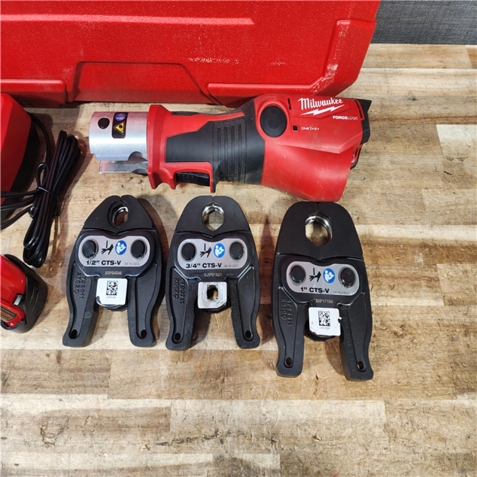 HOUSTON LOCATION - AS - IS Milwaukee 12-Volt Lithium-Ion FORCE LOGIC Copper Press Tool Kit