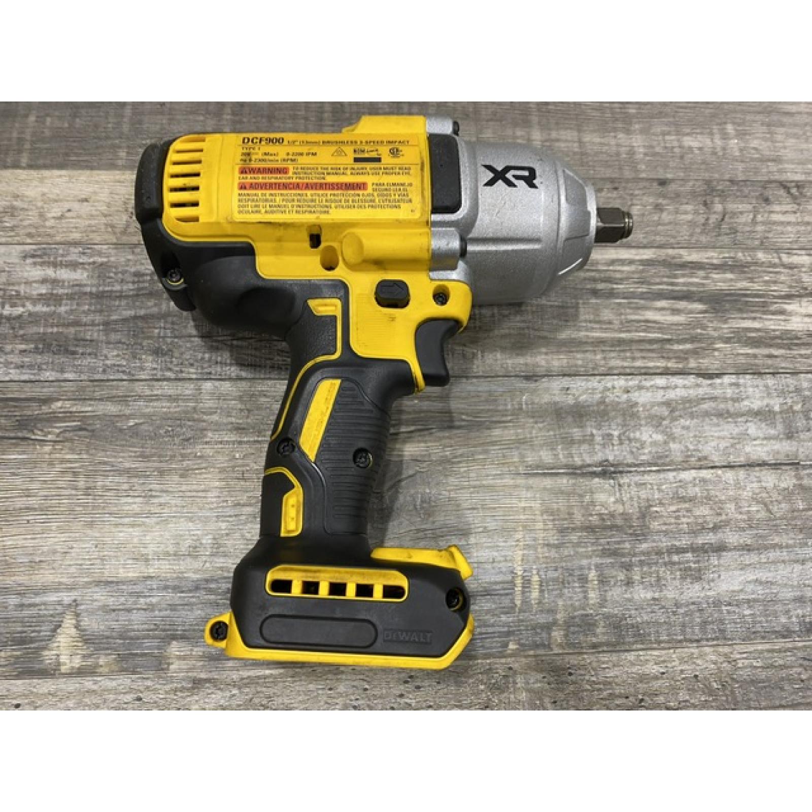AS-IS DEWALT 20V MAX Lithium-Ion Cordless 1/2 in. Impact Wrench Kit