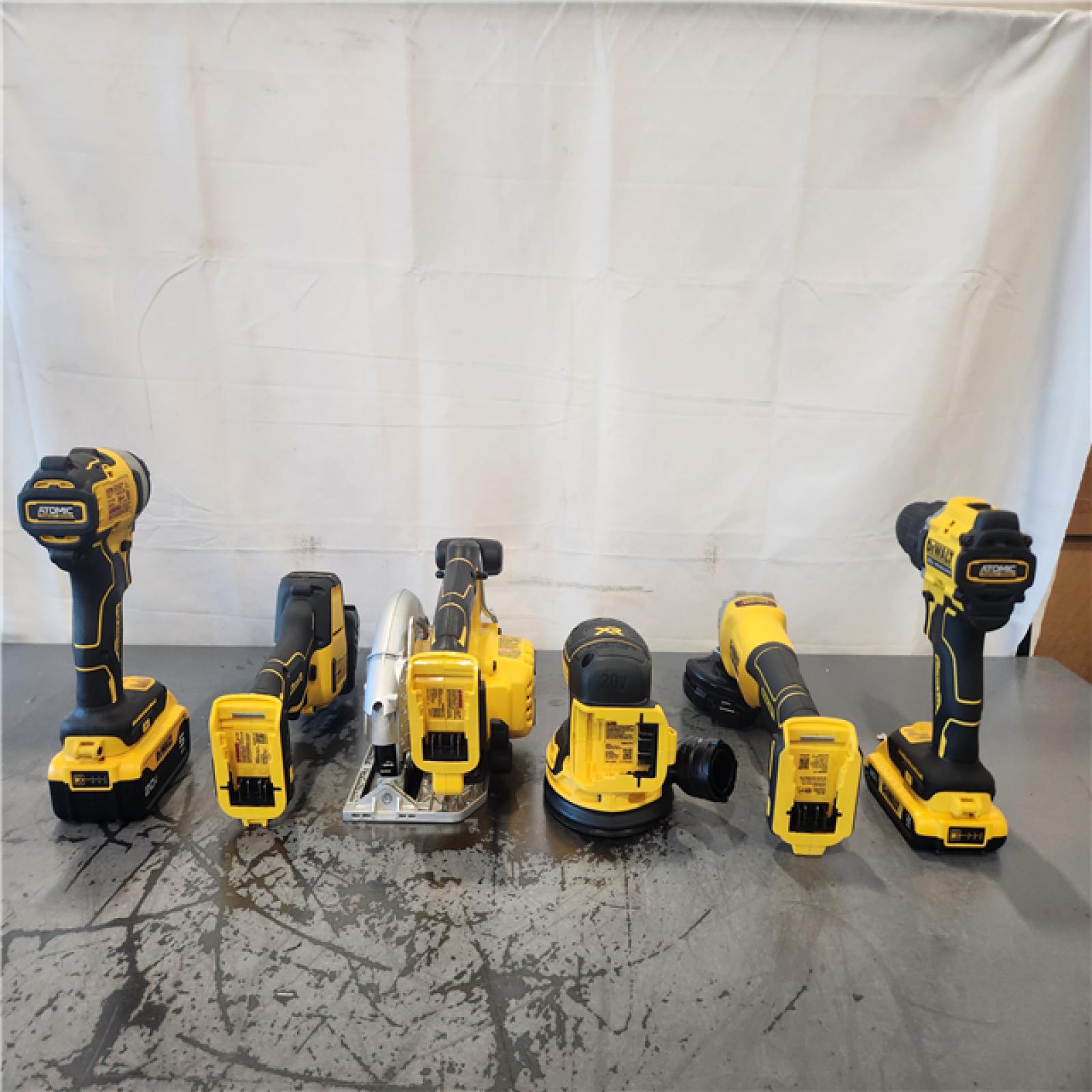AS-IS- Dewalt 20-Volt MAX ToughSystem Lithium-Ion 6-Tool Cordless Combo Kit
