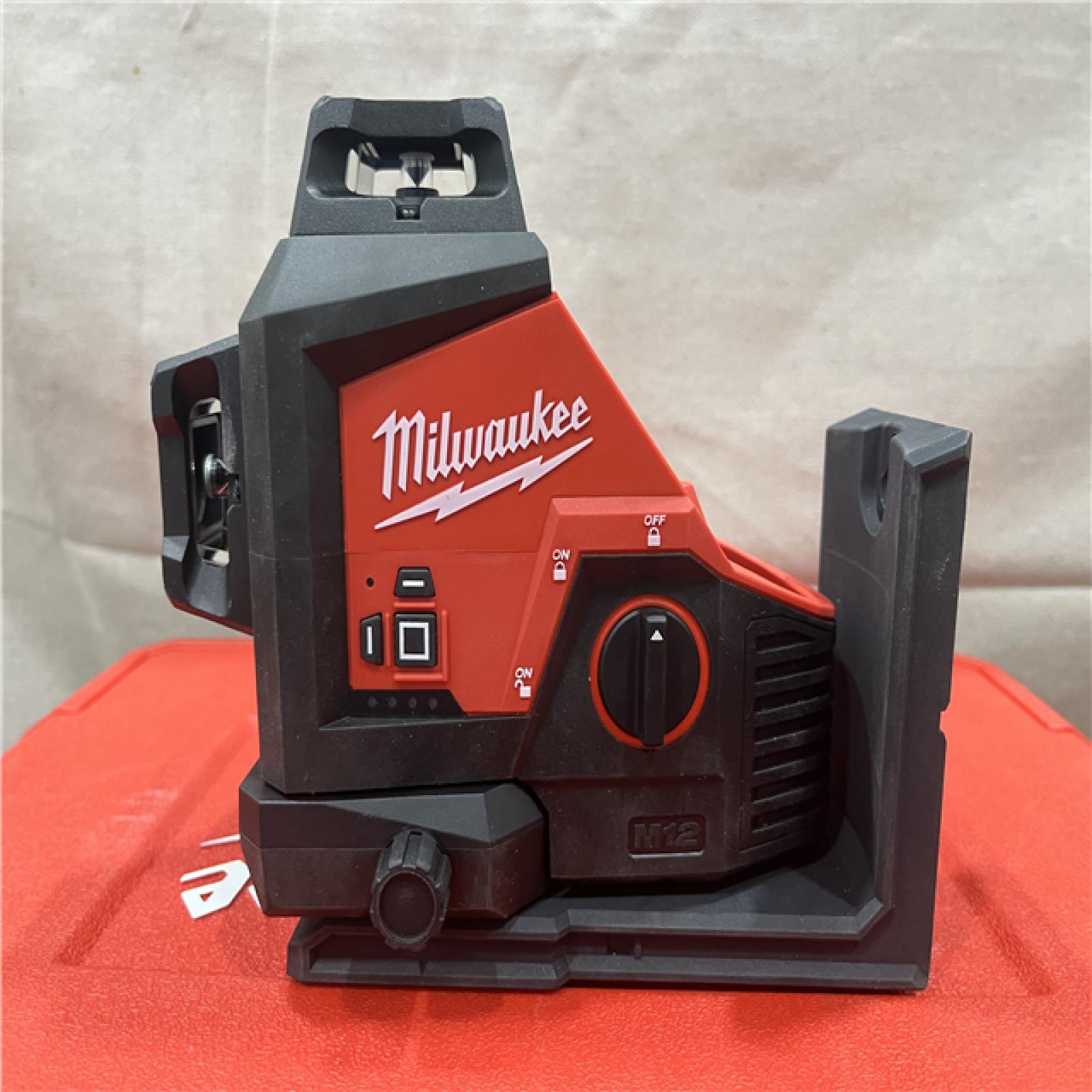 AS-IS Milwaukee-3632-21 M12 Green Beam Laser 360Â° 3-Plane Kit