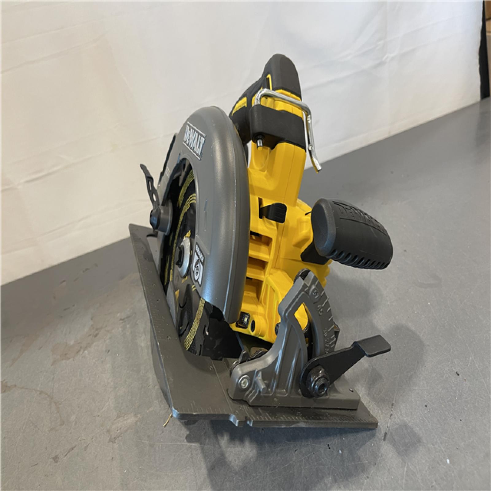 AS-IS - DeWALT FLEXVOLT 60V MAX Cordless Brushless 7-1/4 in. Circular Saw with Brake