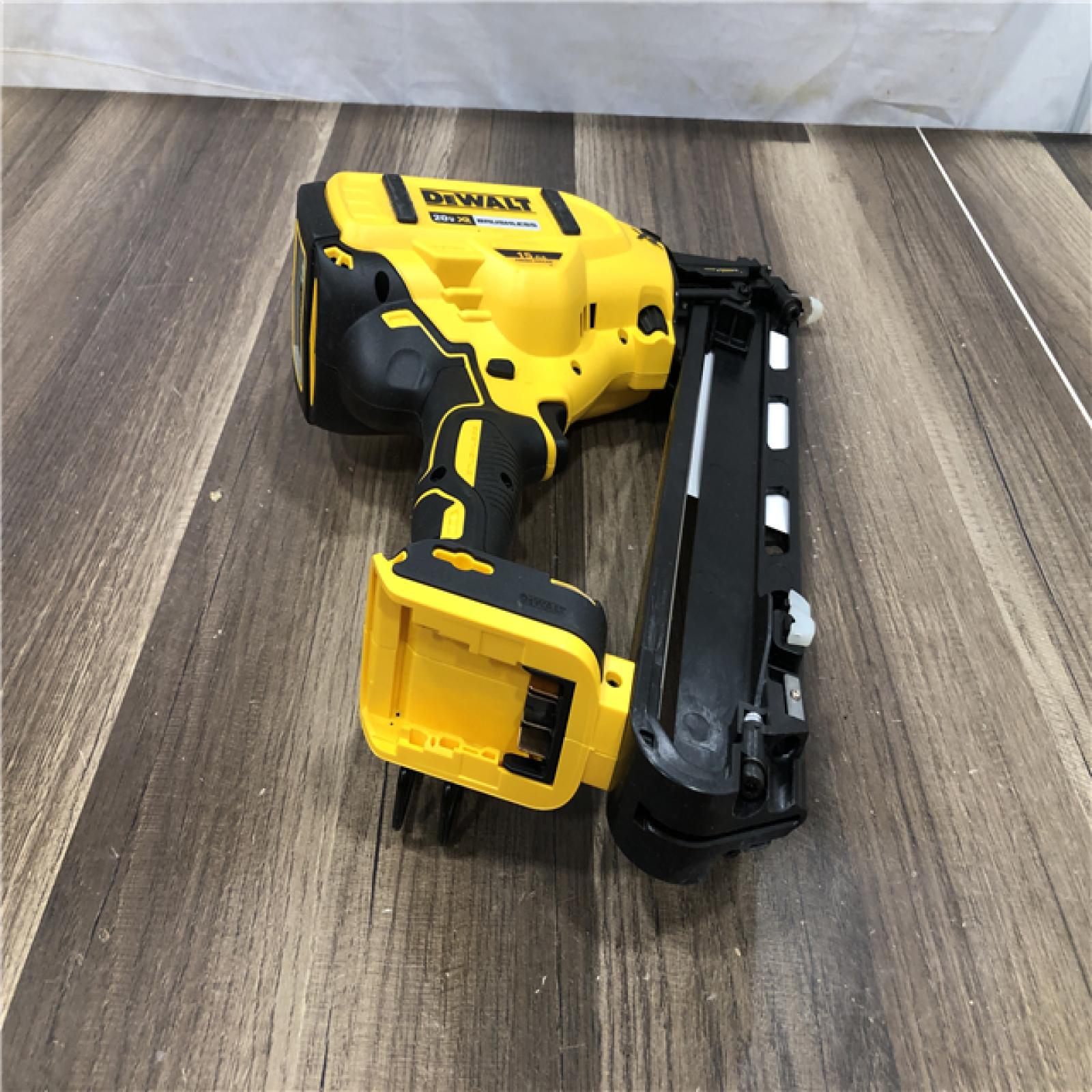 AS-IS DEWALT 20V MAX XR Lithium-Ion Cordless 15-Gauge Angled Finish Nailer (Tool Only)
