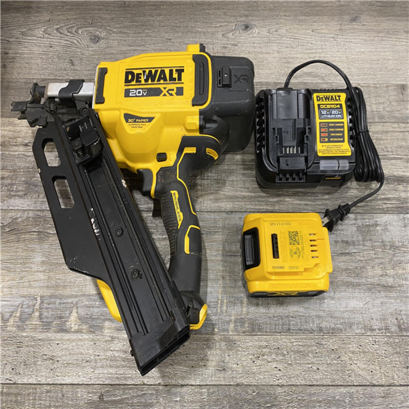 AS-IS DEWALT 20-Volt 30° Cordless Framing Nailer Kit