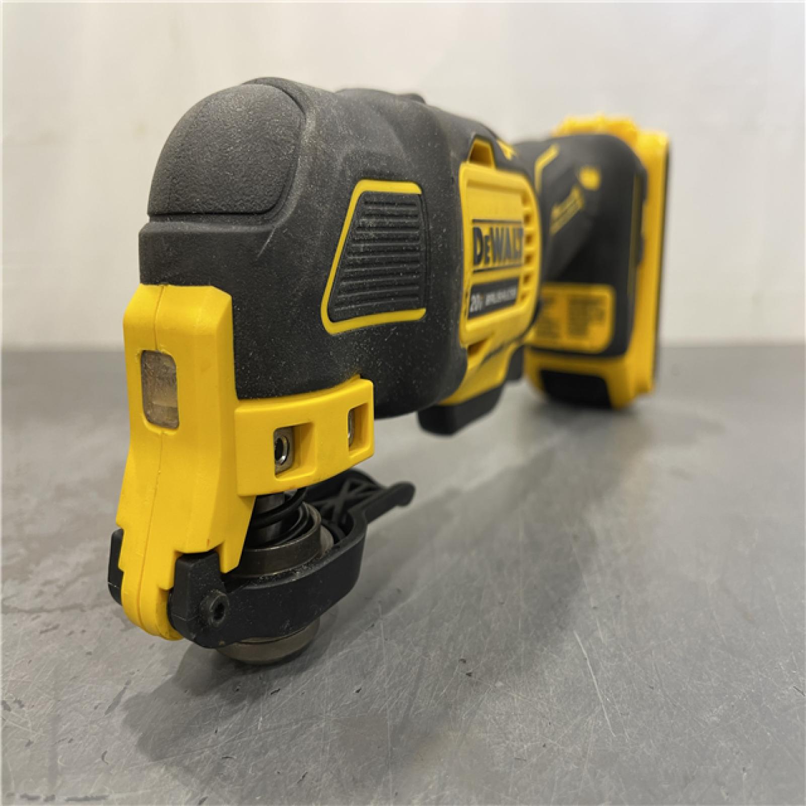 AS-IS - DeWalt ATOMIC 20V MAX Cordless Brushless Oscillating Multi Tool and (1) 20V 2.0Ah Battery