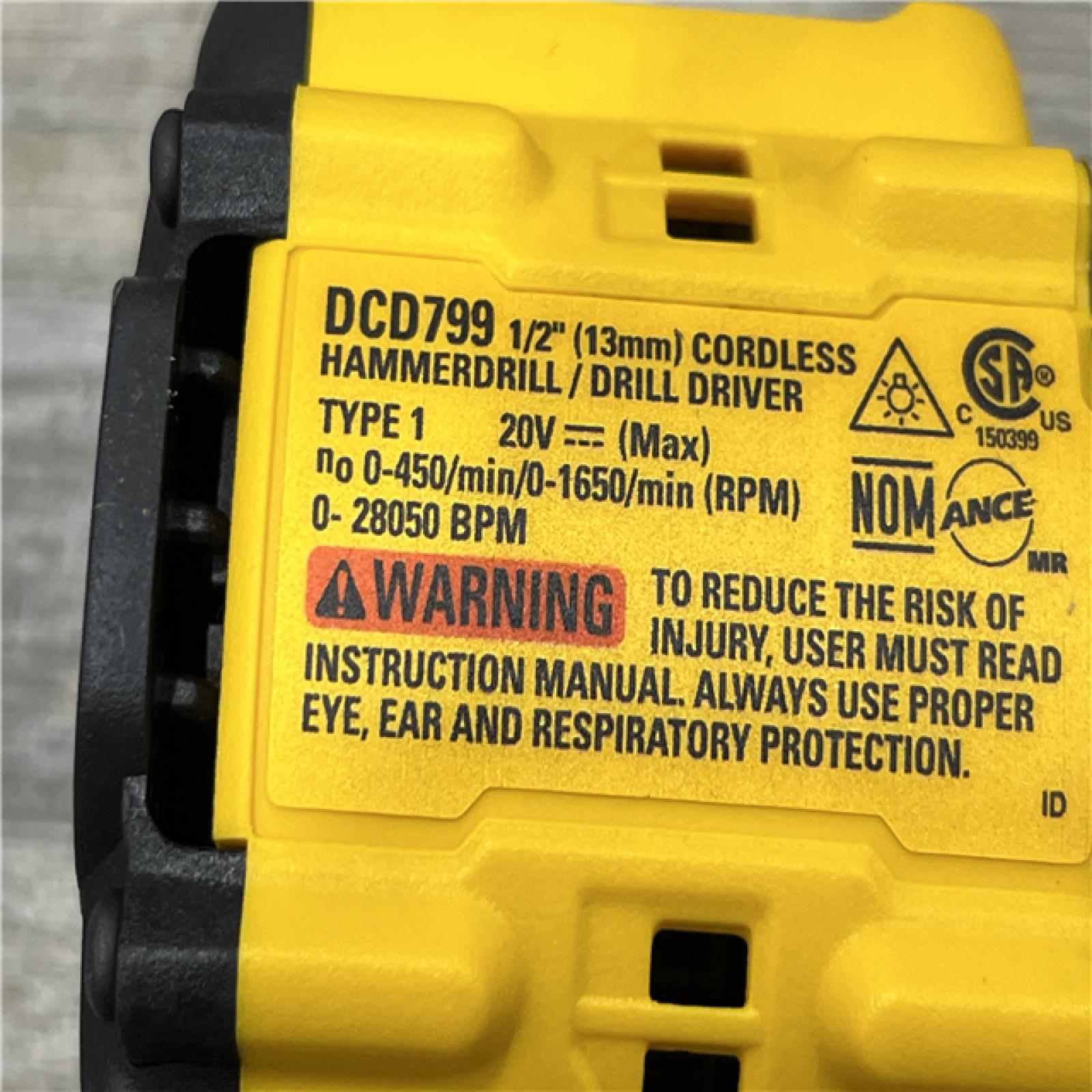 LIKE NEW - DEWALT ATOMIC 20V Cordless 1/2 in. Compact Hammer Drill Kit