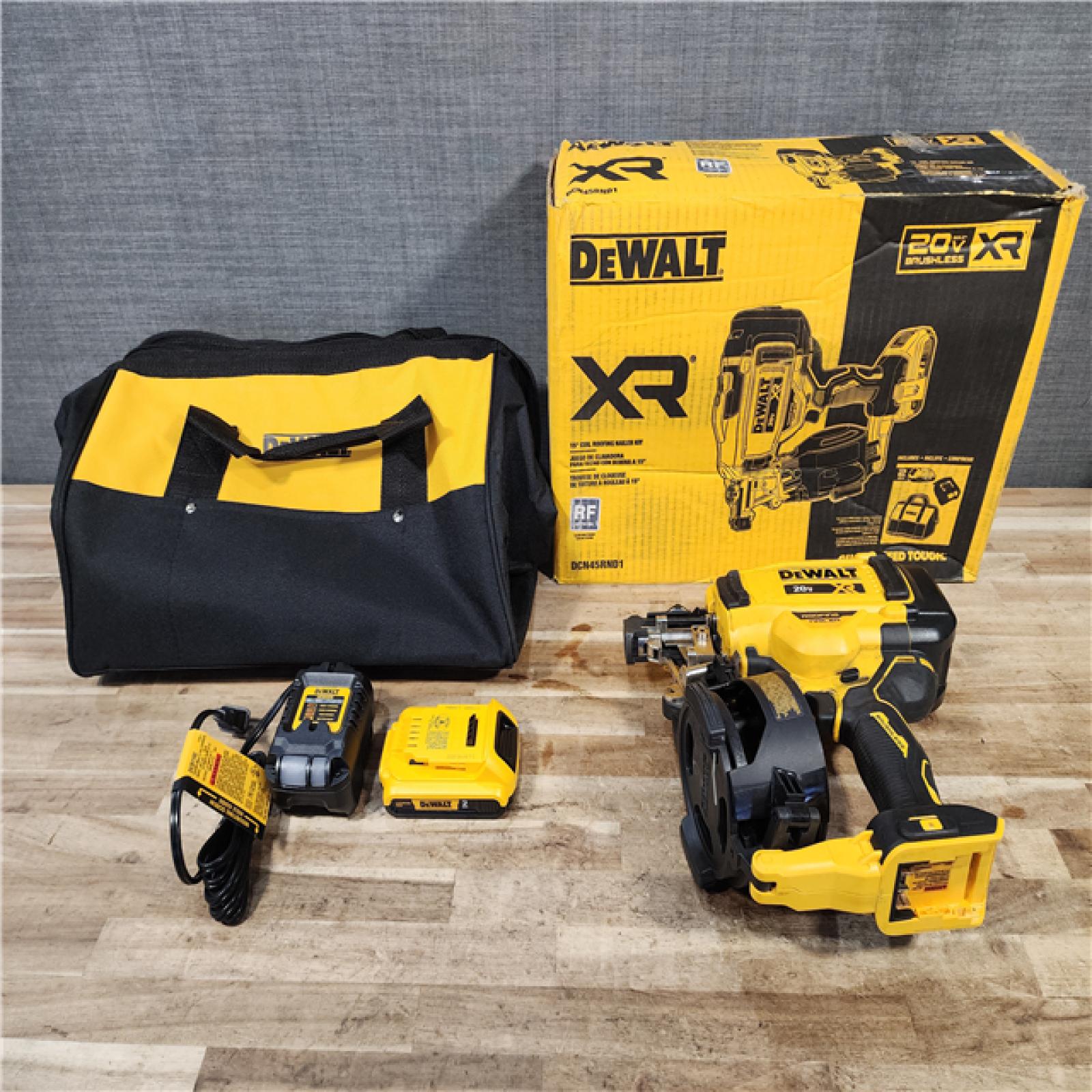 HOUSTON LOCATION - AS-IS DEWALT 20V MAX Lithium-Ion 15-Degree Electric Cordless Roofing Nailer Kit